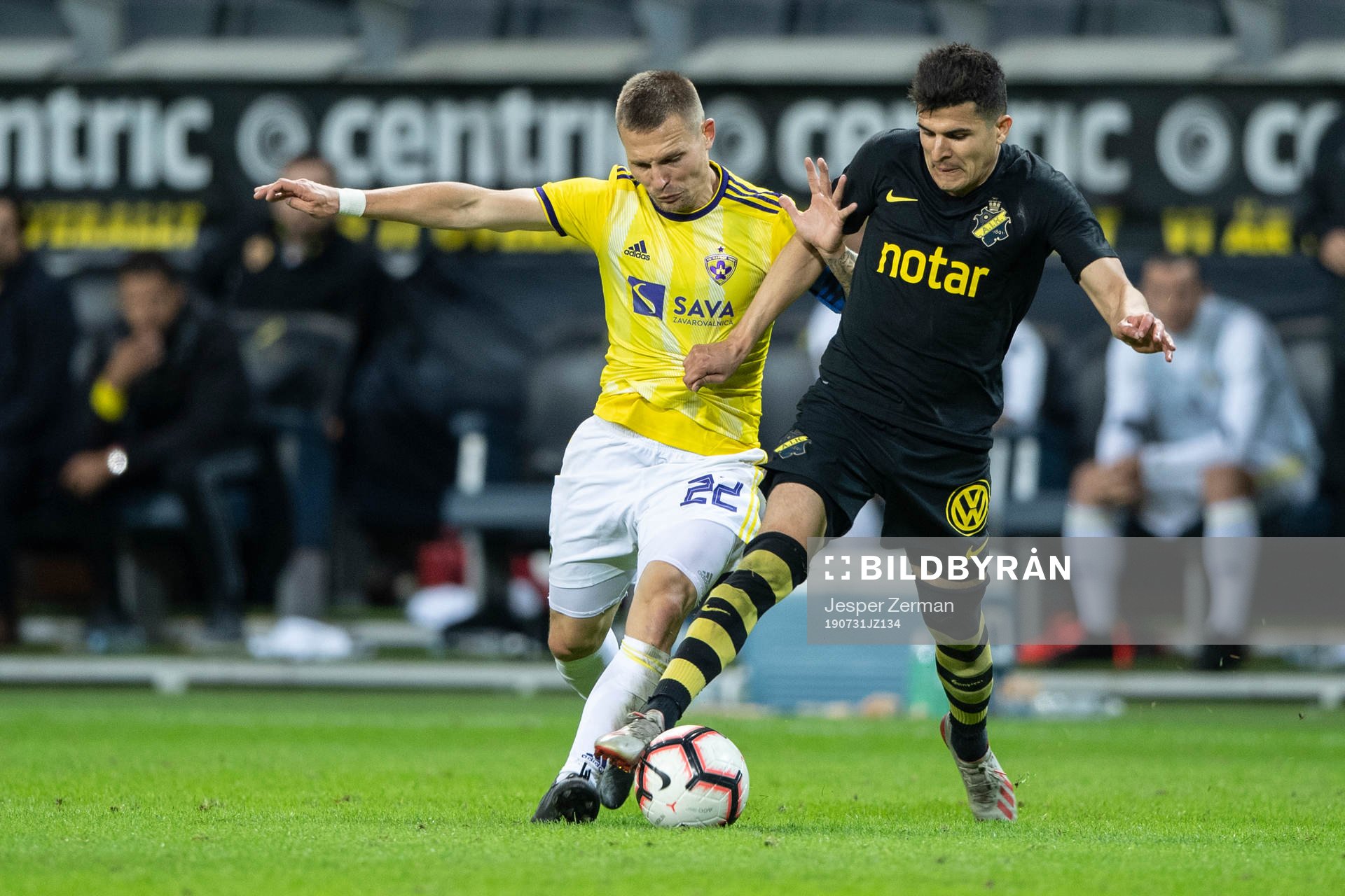 Martin Milec of Maribor and Tarik Elyounoussi of AIK