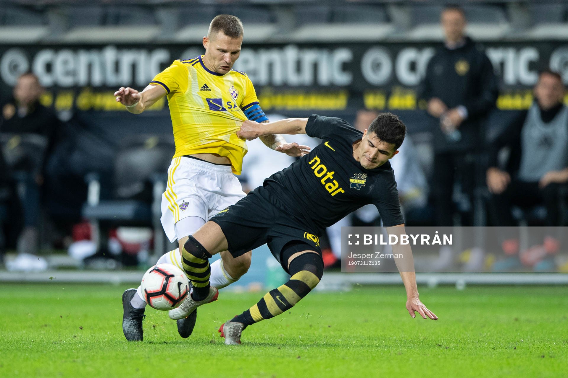 Martin Milec of Maribor and Tarik Elyounoussi of AIK