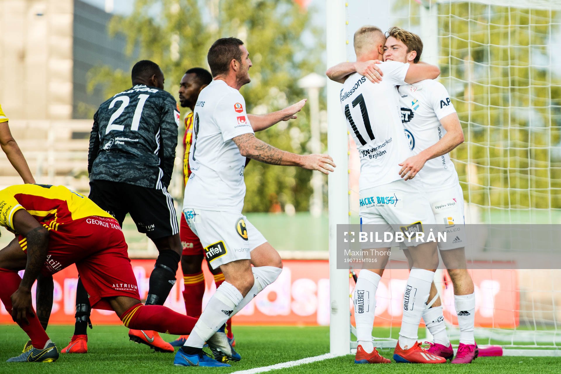 Östers Carl Johansson  och Christian Ljungberg jublar