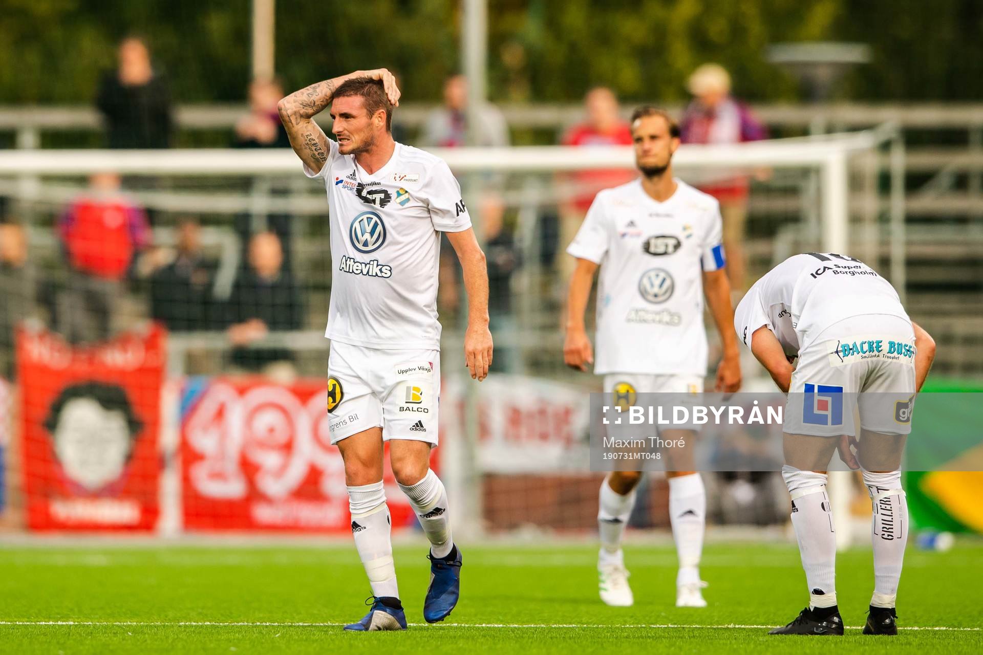 Östers James Keene tar sig för huvet