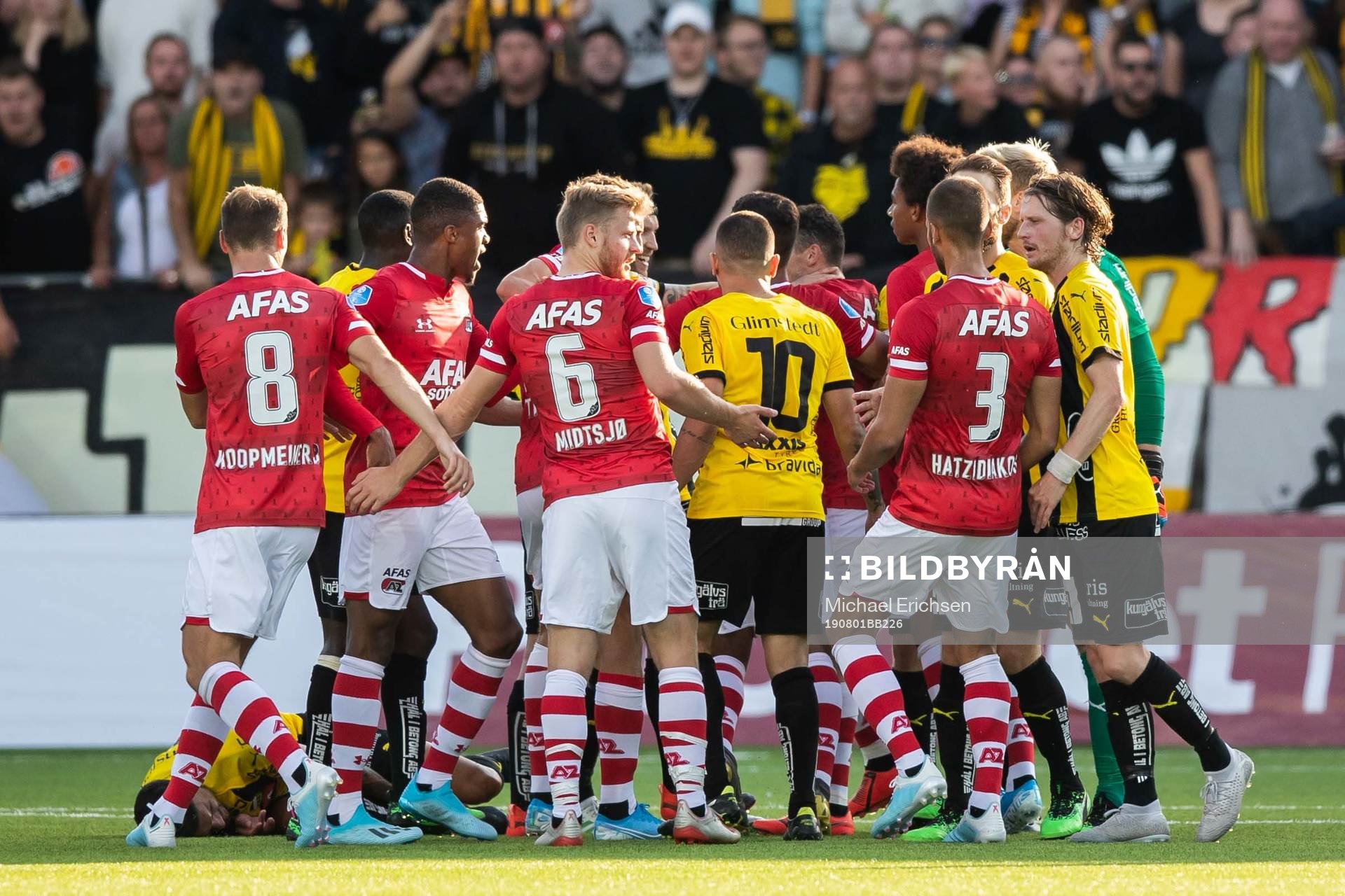 A discussion between the players