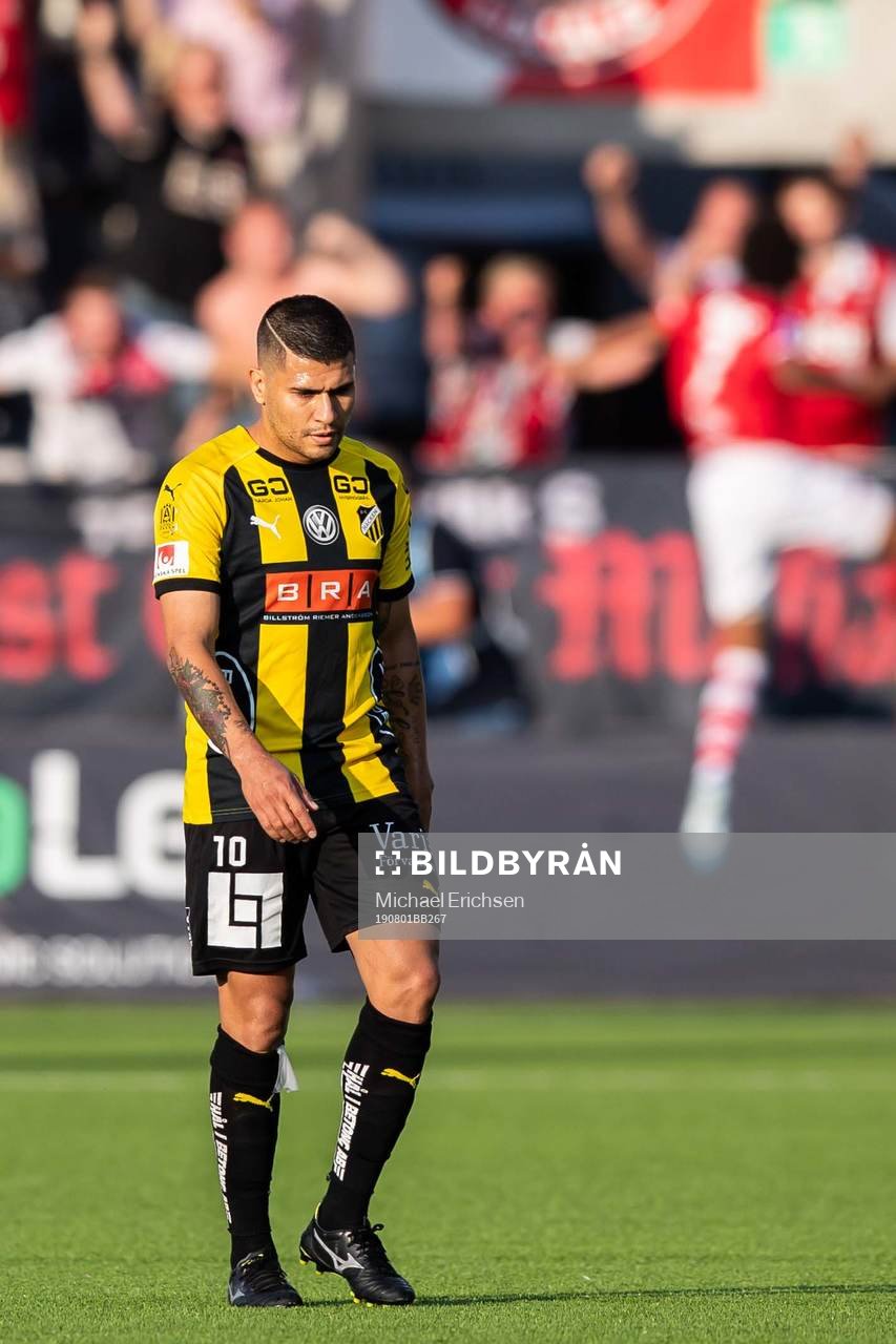 Paulinho of Häcken looks dejected