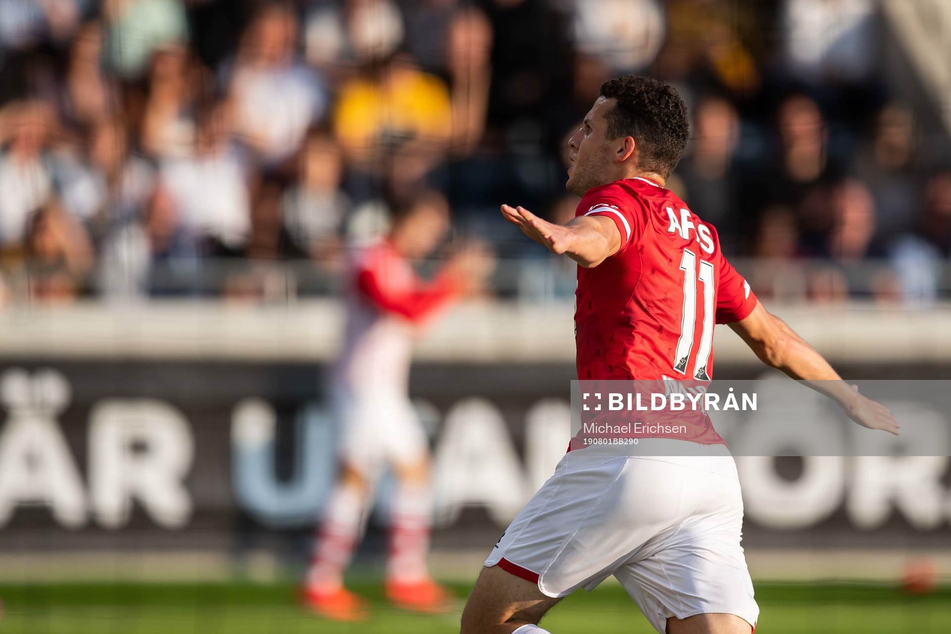 Oussama Idrissi of AZ Alkmaar celebrates