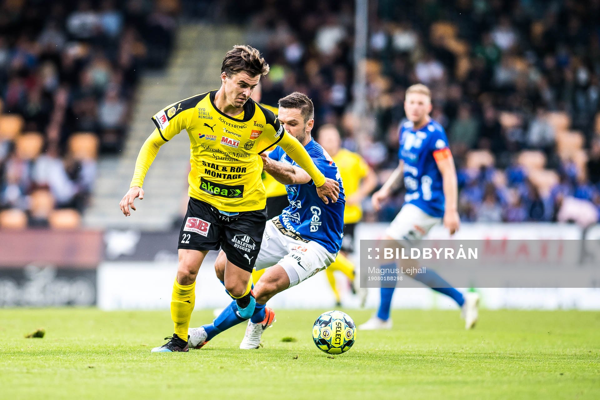 Mjällbys Jesper Gustavsson och Norrbys Adam Eriksson under fotbollsmatchen i superettan mellan Mjällby och Norrby den 1 augusti 2019 i Mjällby.