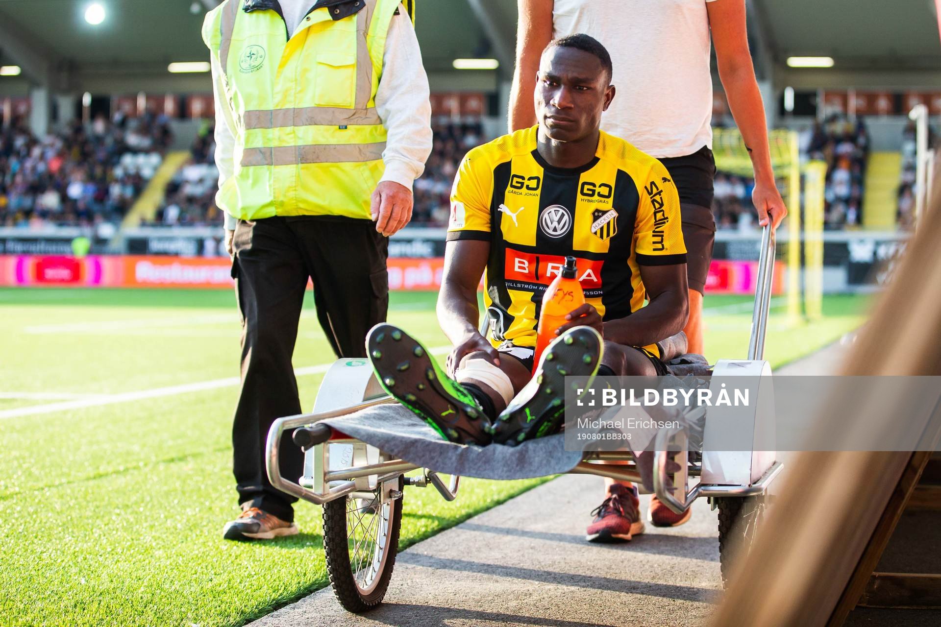 Godswill Ekpolo of Häcken leaves the pitch