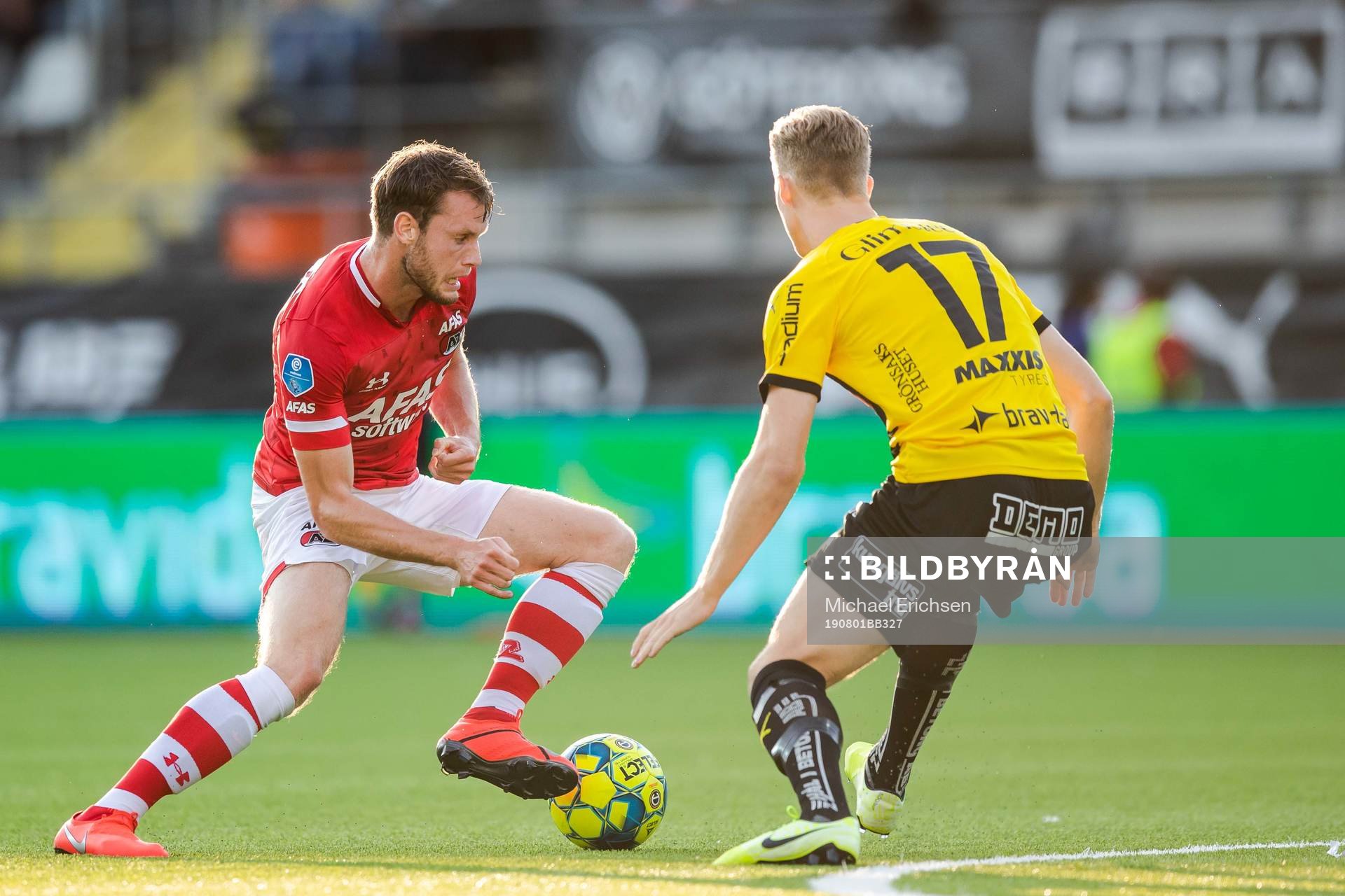 Thomas Ouwejan of AZ Alkmaar and Gustav Berggren of Häcken