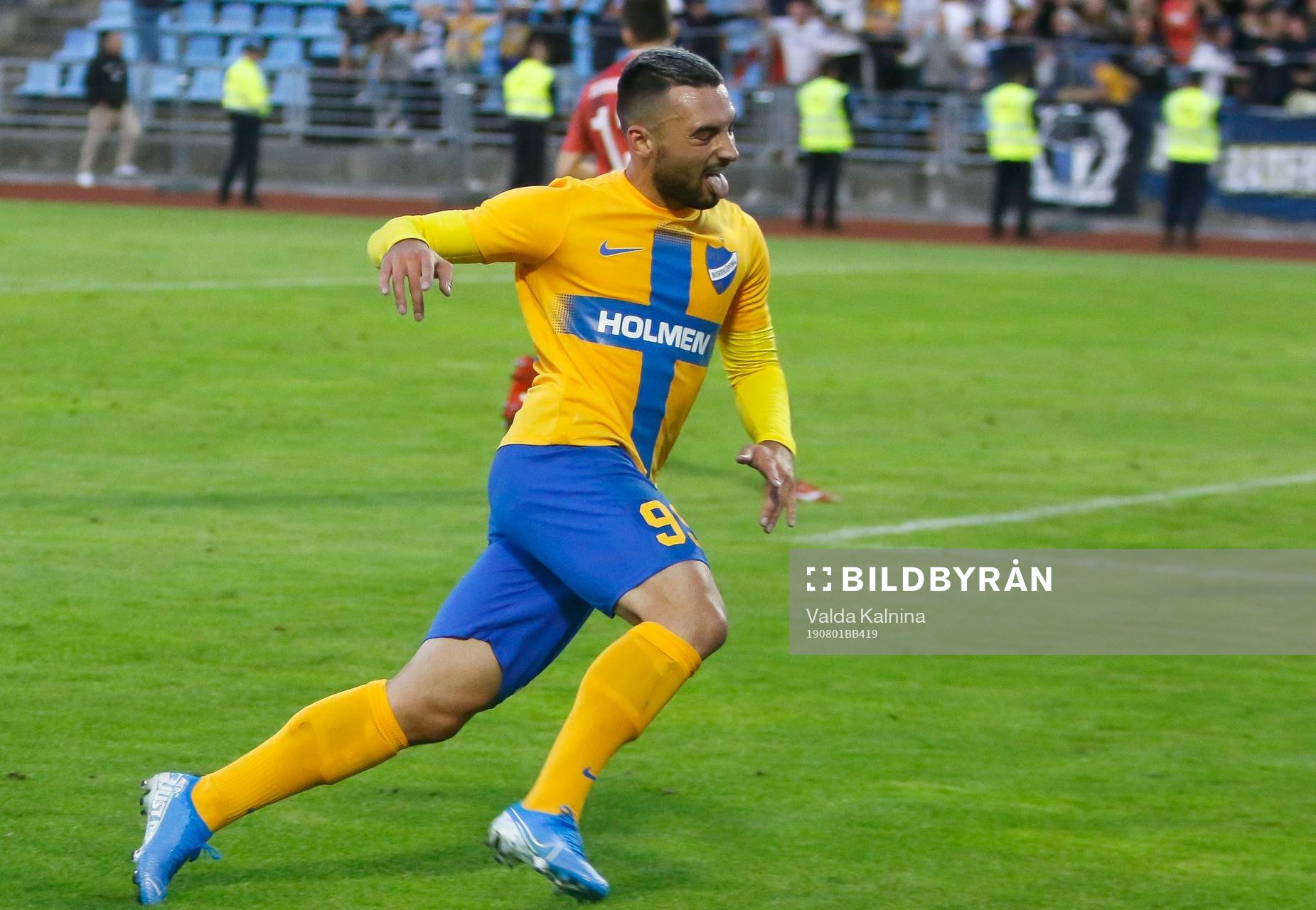 Sead Haksabanovic of IFK Norrköping celebrates