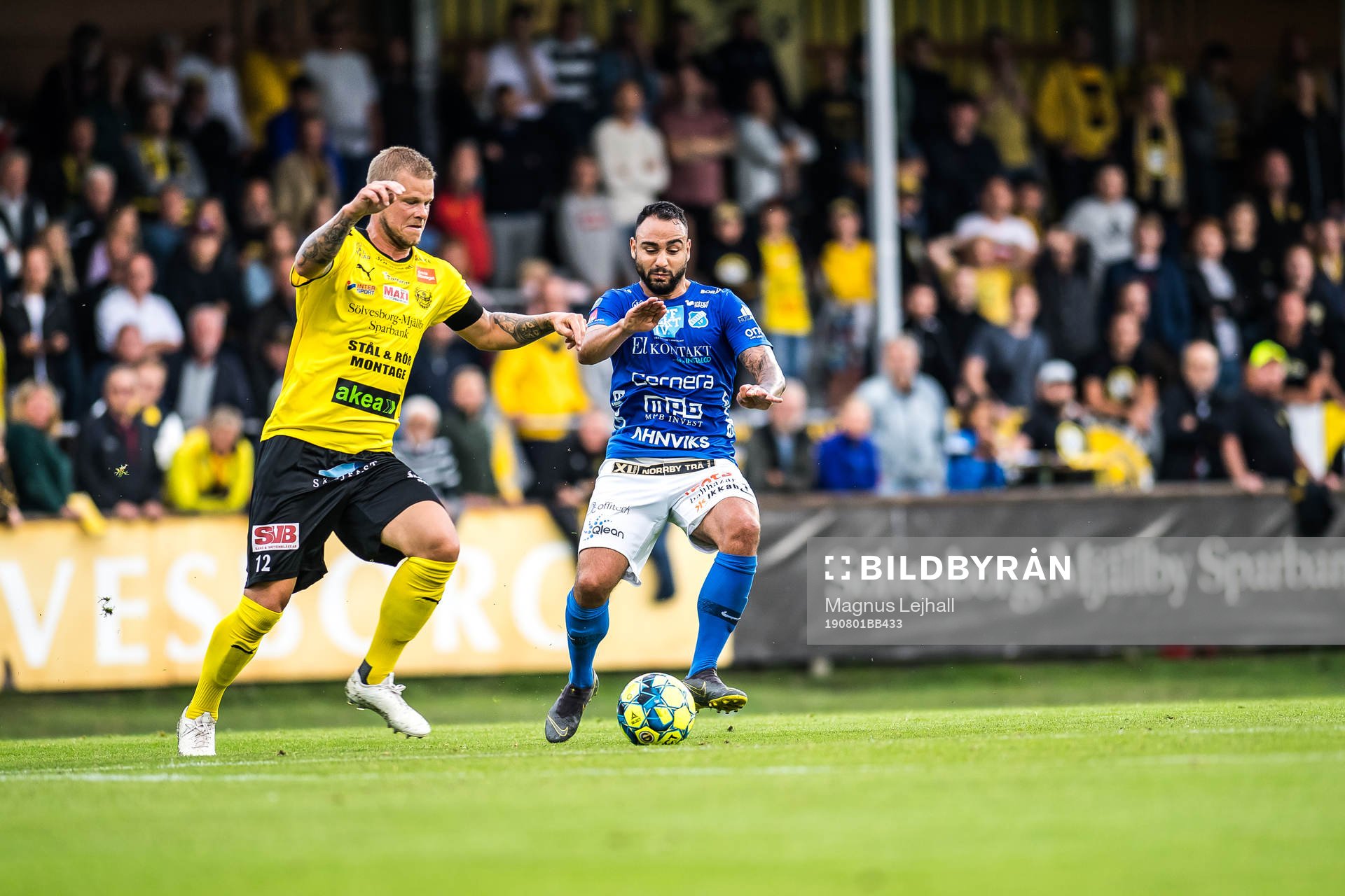 Mjällbys David Löfquist och Norrbys Richard Yarsuvat