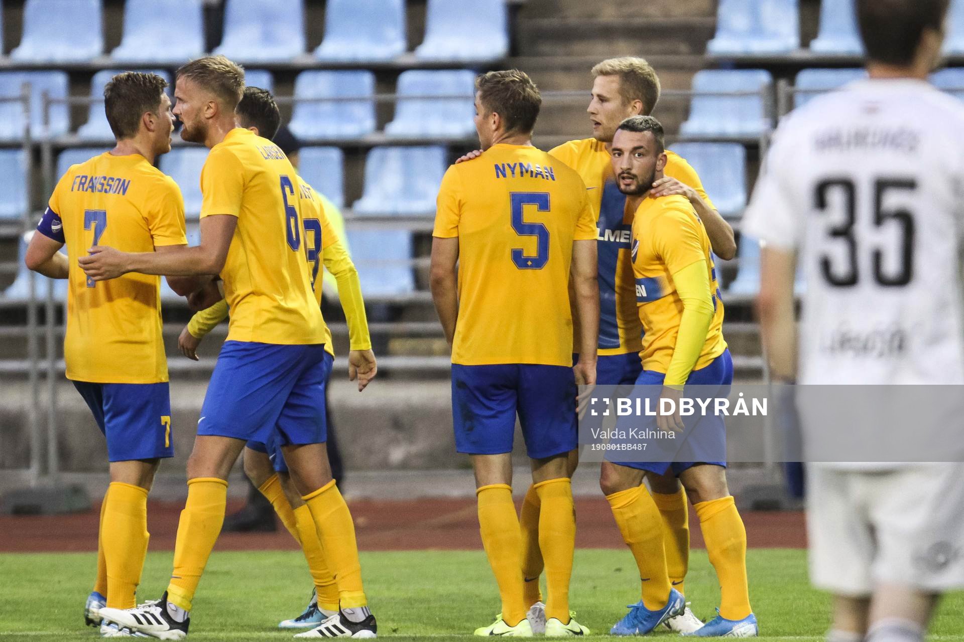 Sead Haksabanovic of IFK Norrköping celebrate with