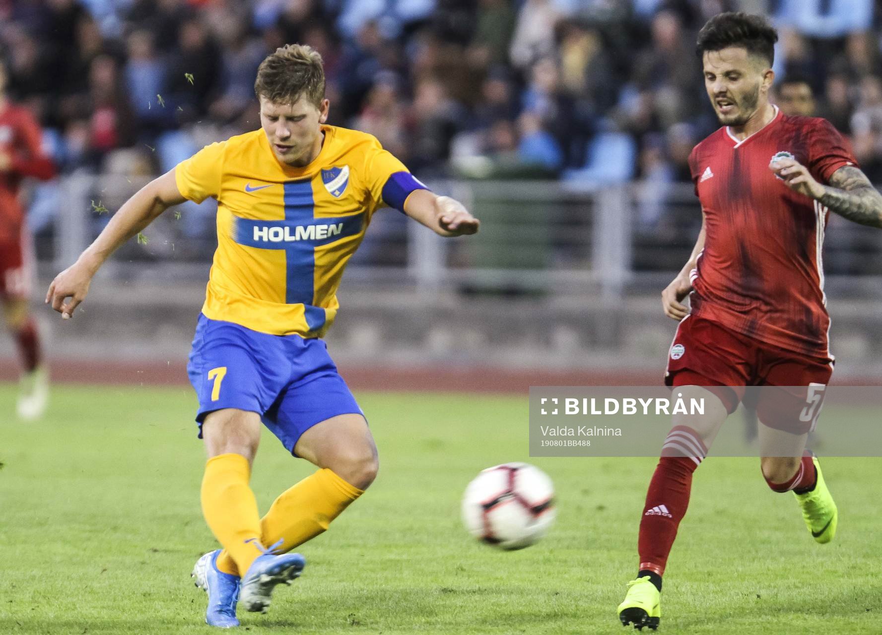 Leonel Strumia of Liepaja and Alexander Fransson of IFK