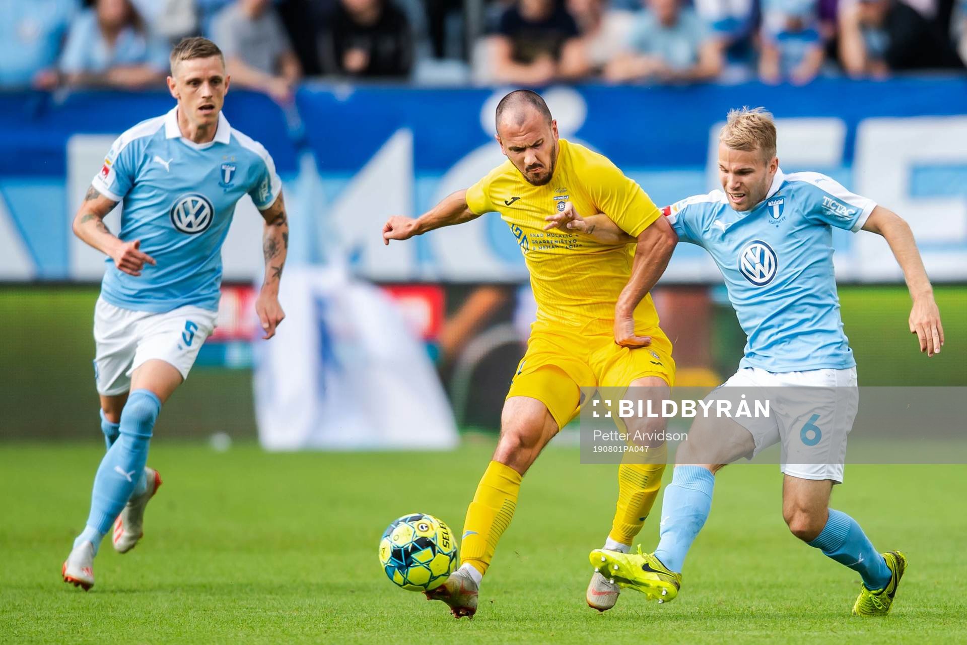 Oscar Lewicki of Malmö FF and Tonic Mujan of Domzale