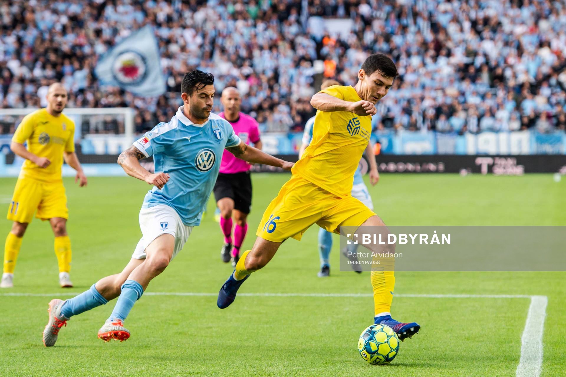 Behrang Safari of Malmö FF and Josip Corluka of Domzale