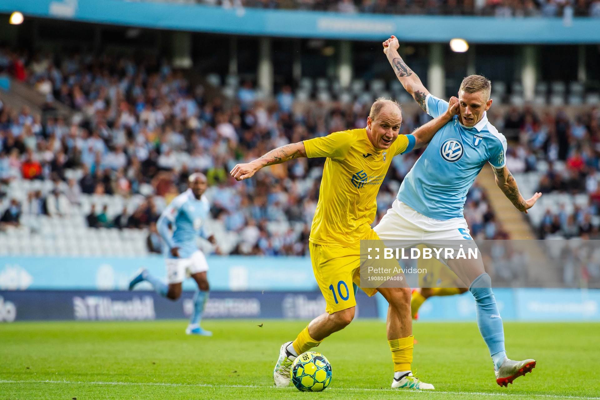 Senijad Ibricic of Domzale and Sören Rieks of Malmö FF