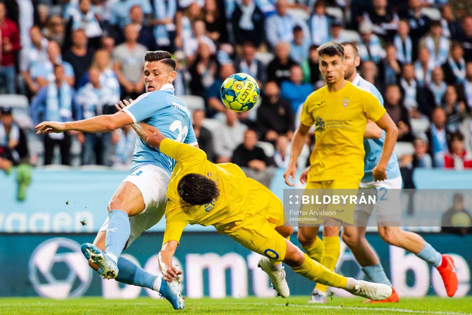 Marcus Antonsson of Malmö FF and Sven Karic of Domzale