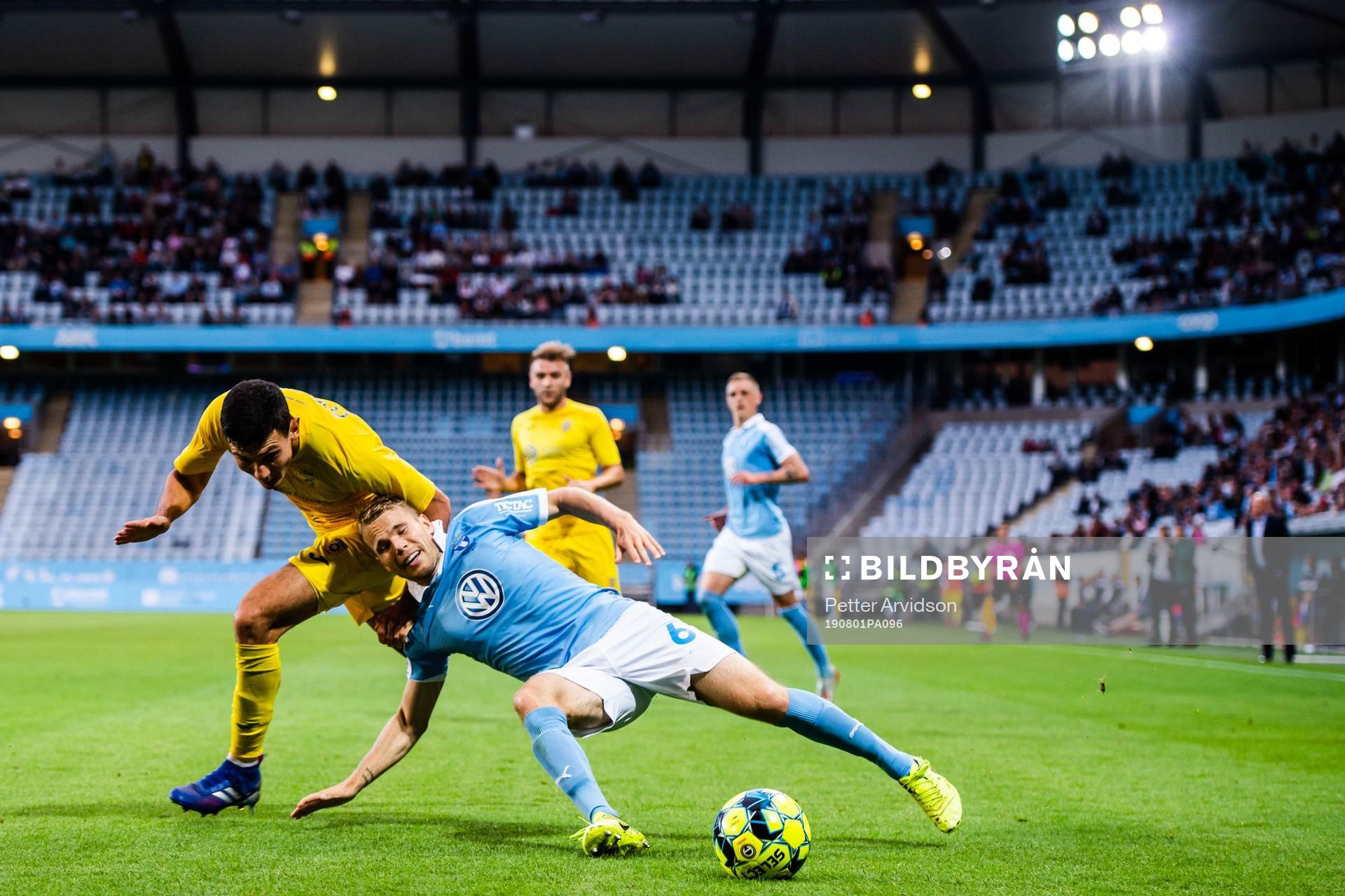 Josip Corluka of Domzale and Oscar Lewicki of Malmö FF