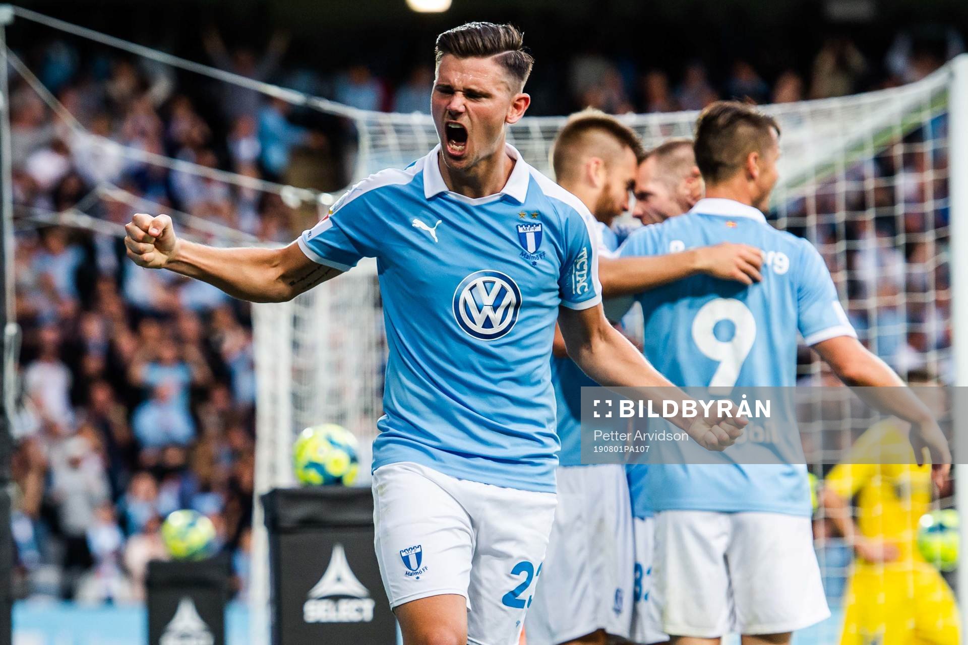 Marcus Antonsson of Malmö FF celebrates