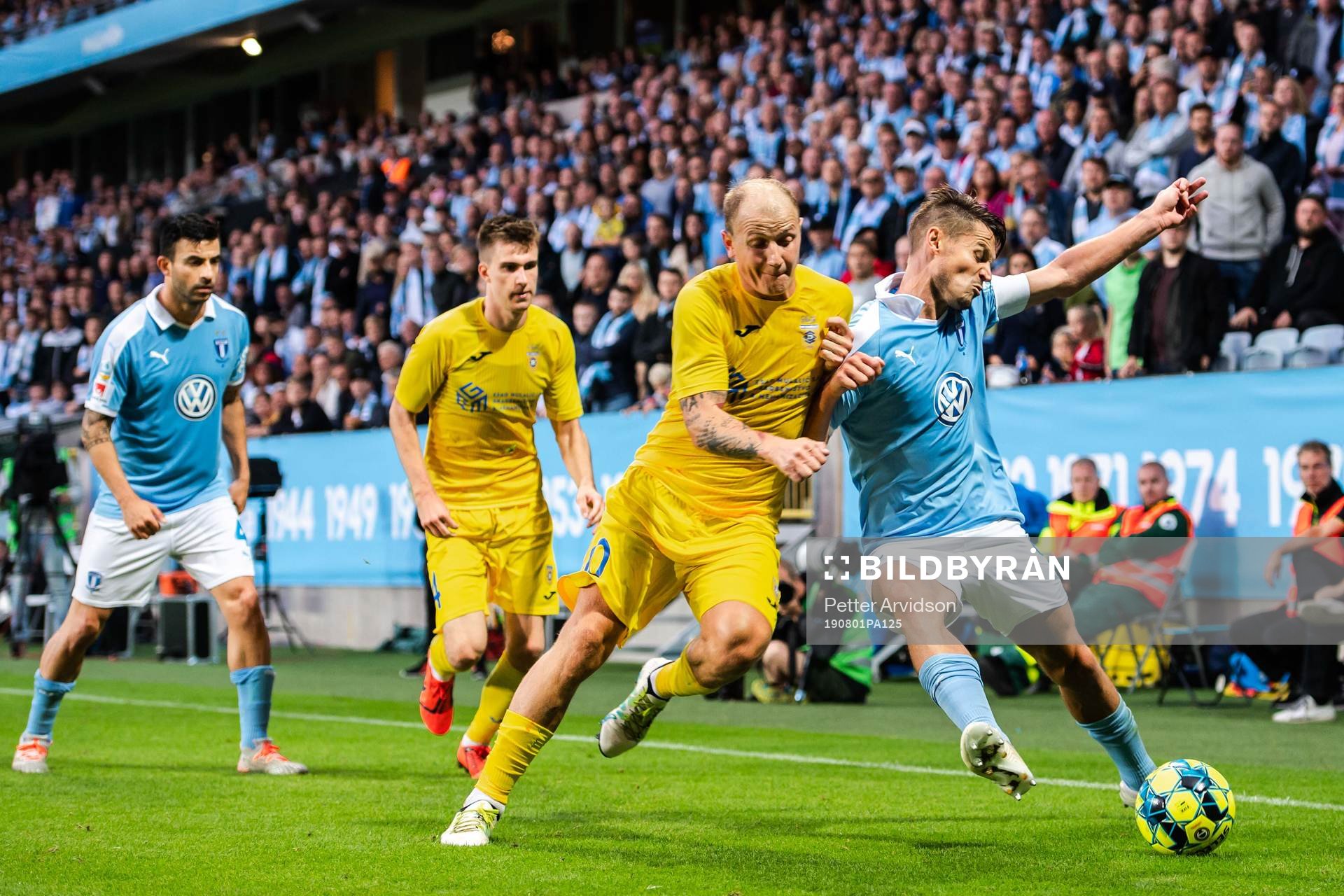 Senijad Ibricic of Domzale and Markus Rosenberg of Malmö FF