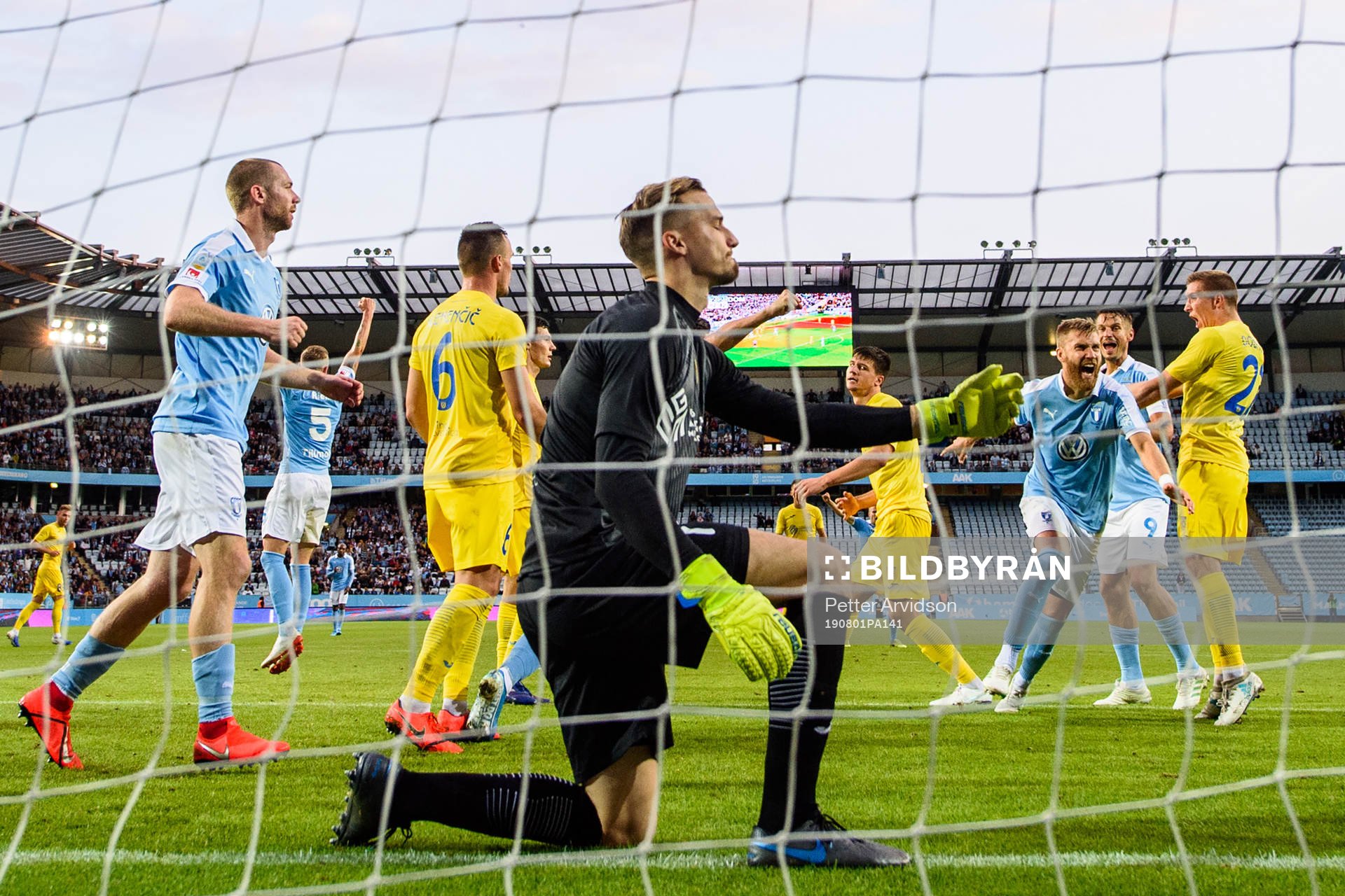 Rasmus Bengtsson of Malmö FF celebrates