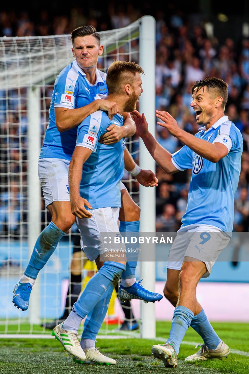 Rasmus Bengtsson of Malmö FF celebrates with Marcus