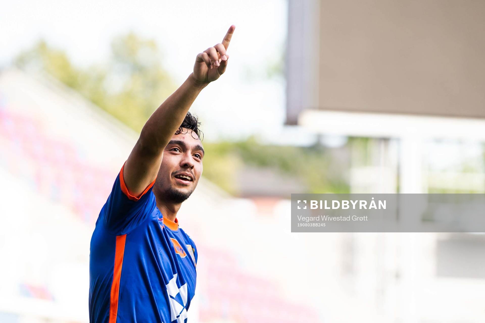 Niklas Castro of Aalesund celebrates