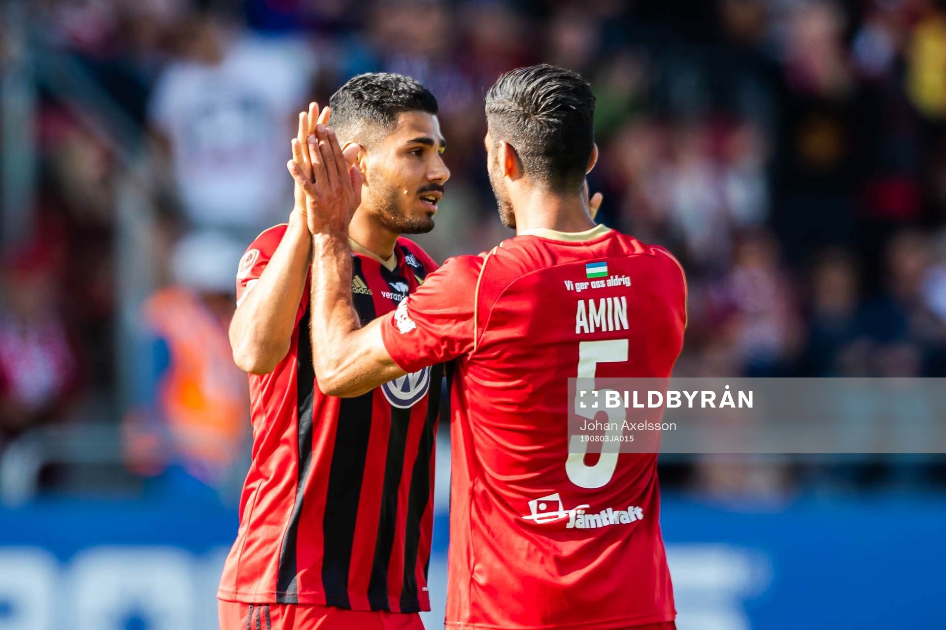 Östersunds Hosam Aiesh och Rewan Amin jublar
