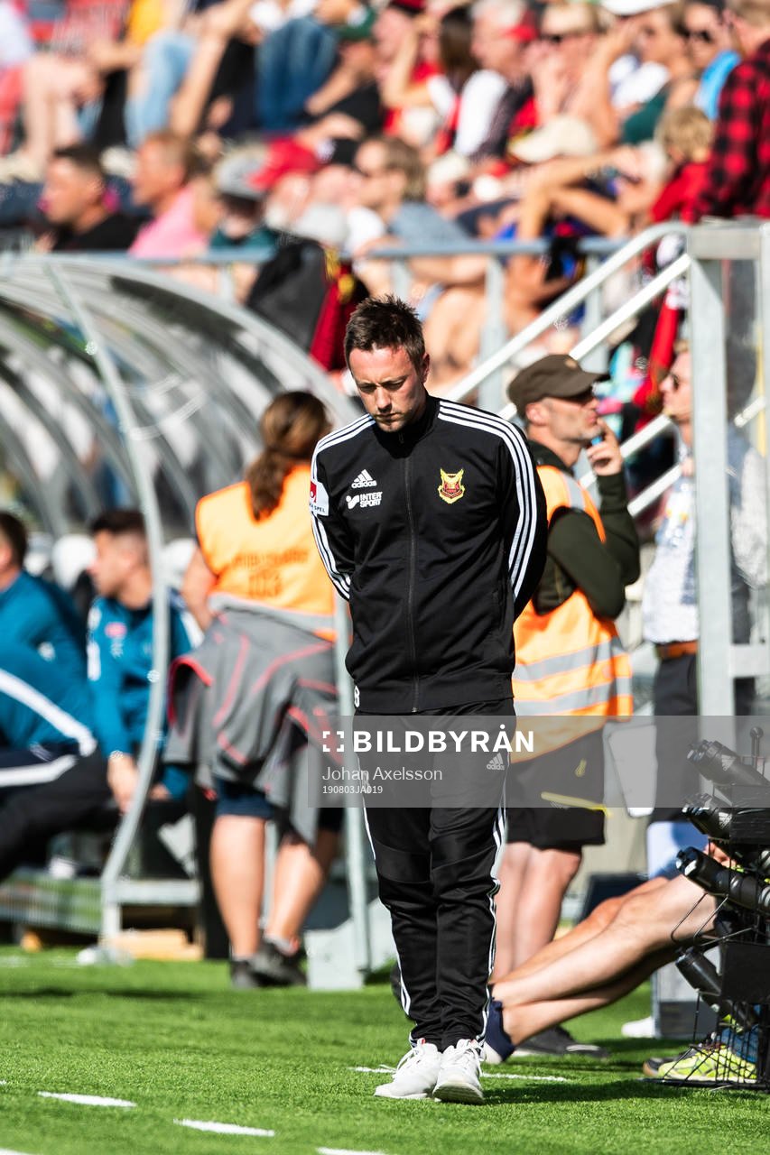 Östersunds tränare Ian Burchnall deppar