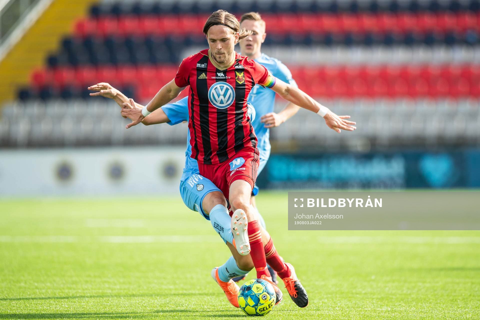 Östersunds Tom Pettersson och AFC Eskilstunas Ismet Lushaku