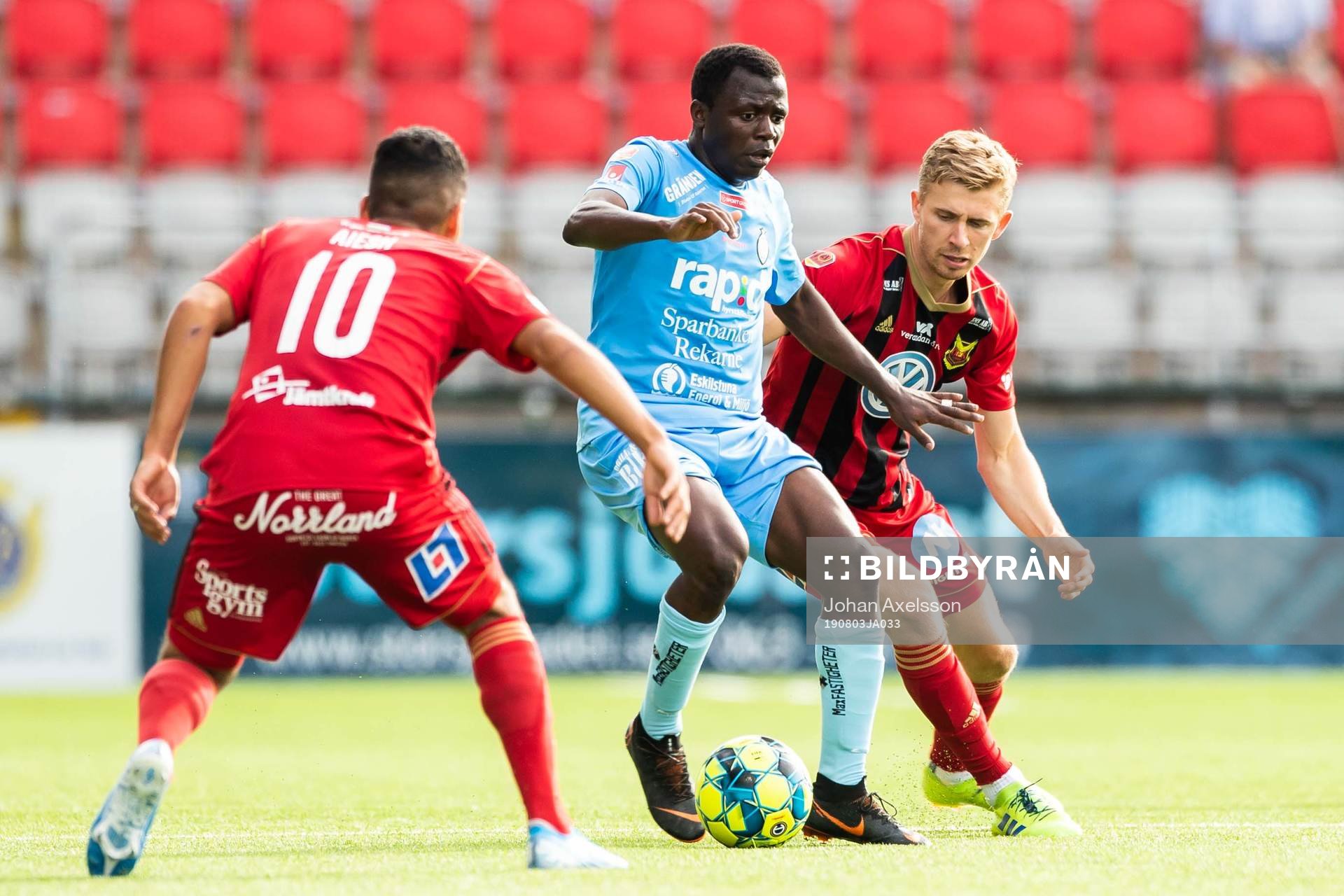 AFC Eskilstunas Ousmane Camara mot Östersunds Hosam Aiesh