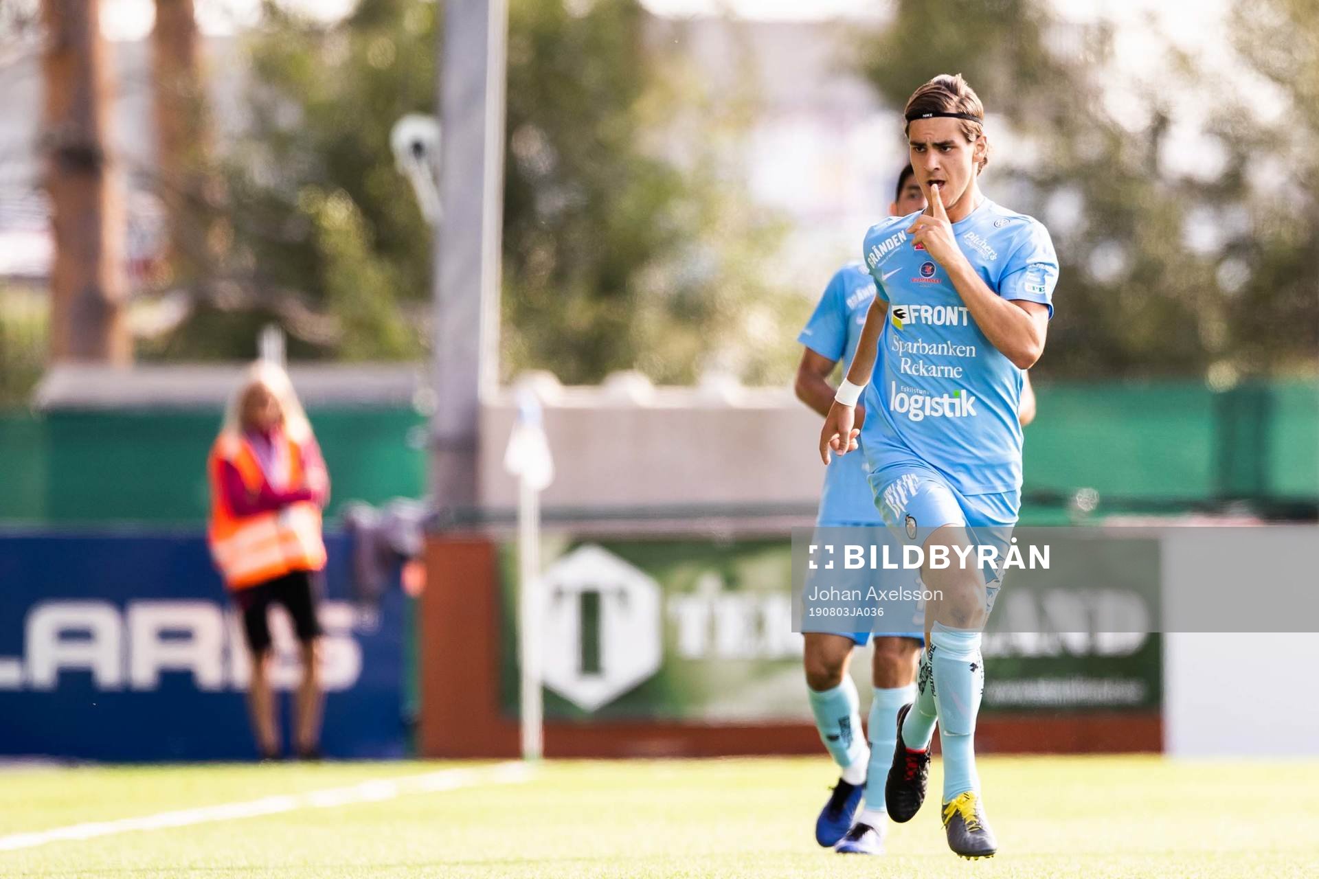 AFC Eskilstunas Adi Nalic jublar
