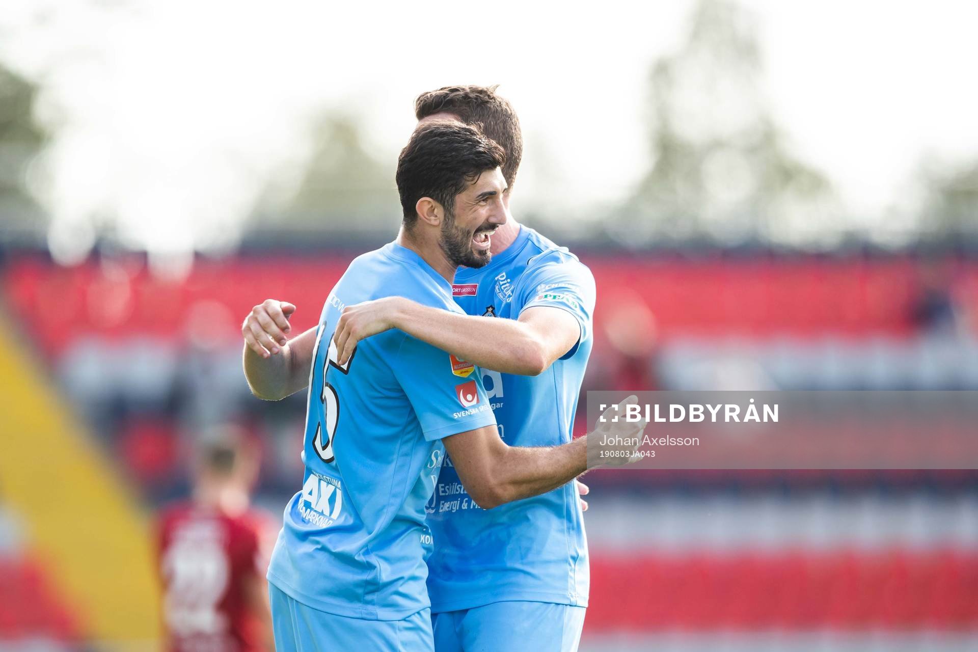 AFC Eskilstunas Sandro Tsveiba och Jesper Björkman jublar