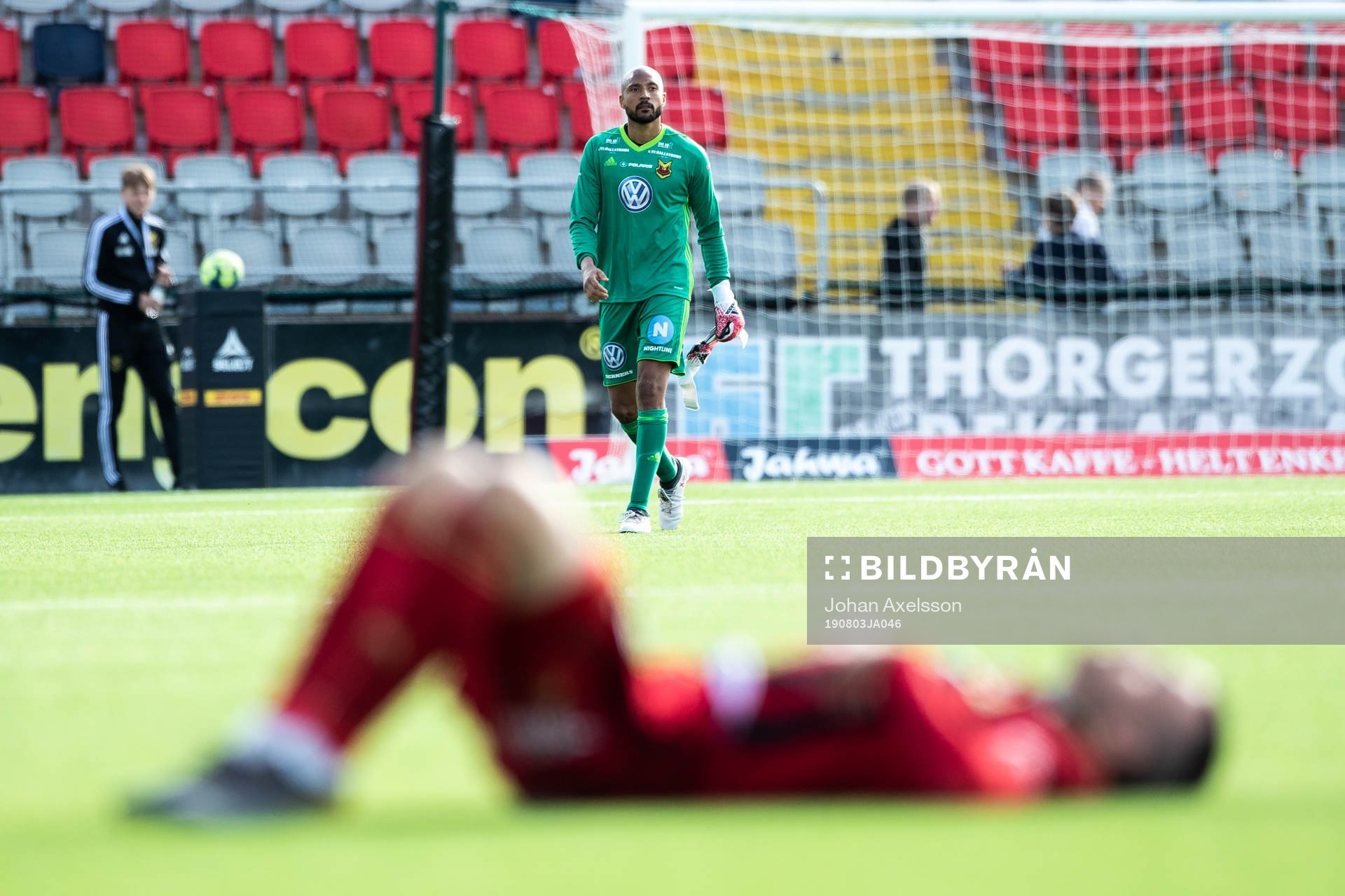 Östersunds målvakt Aly Keita deppar