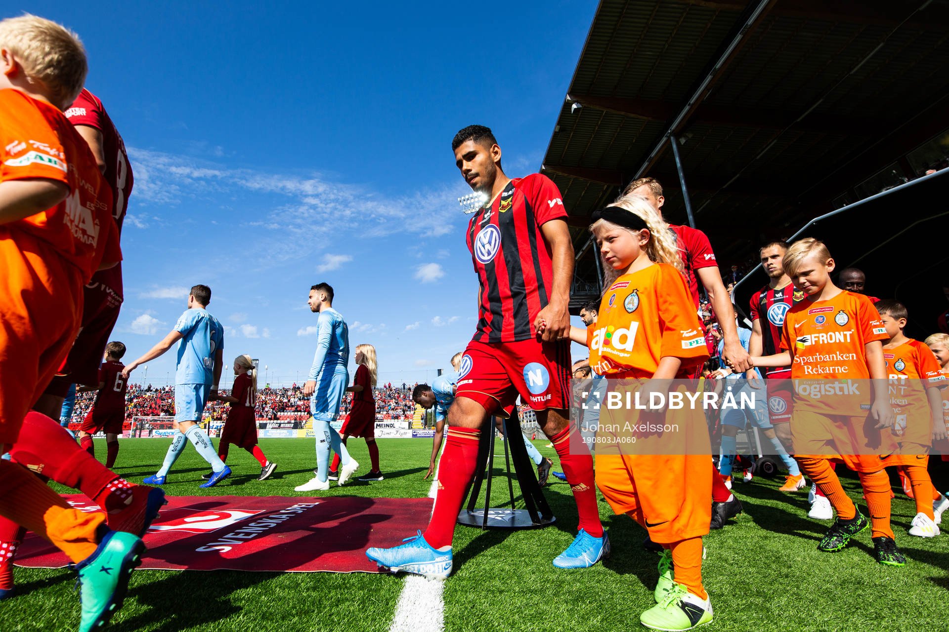 Östersunds Hosam Aiesh på inmarschen