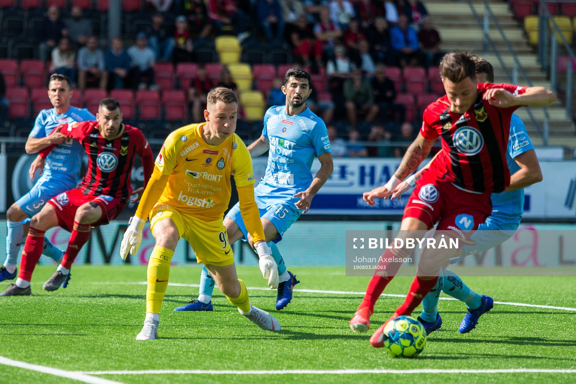 AFC Eskilstunas målvakt Ihor Levchenko avvaktar en