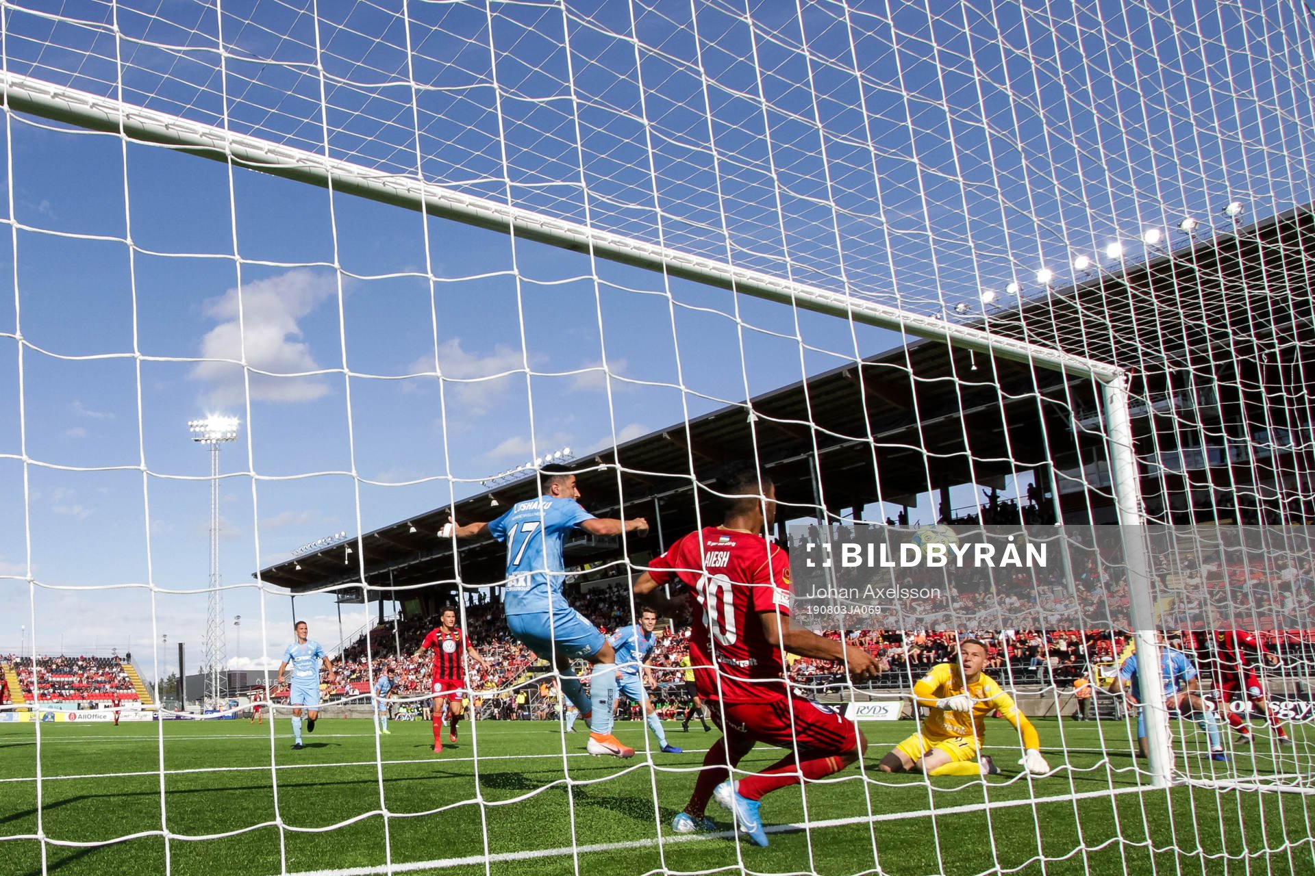 Östersunds Hosam Aiesh gör 1-1