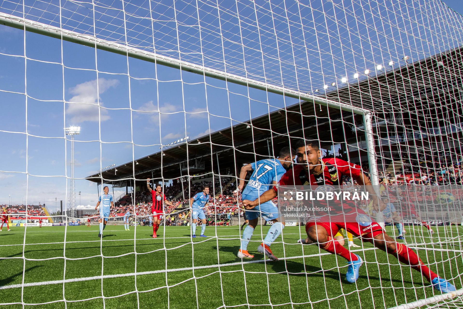 Östersunds Hosam Aiesh gör 1-1