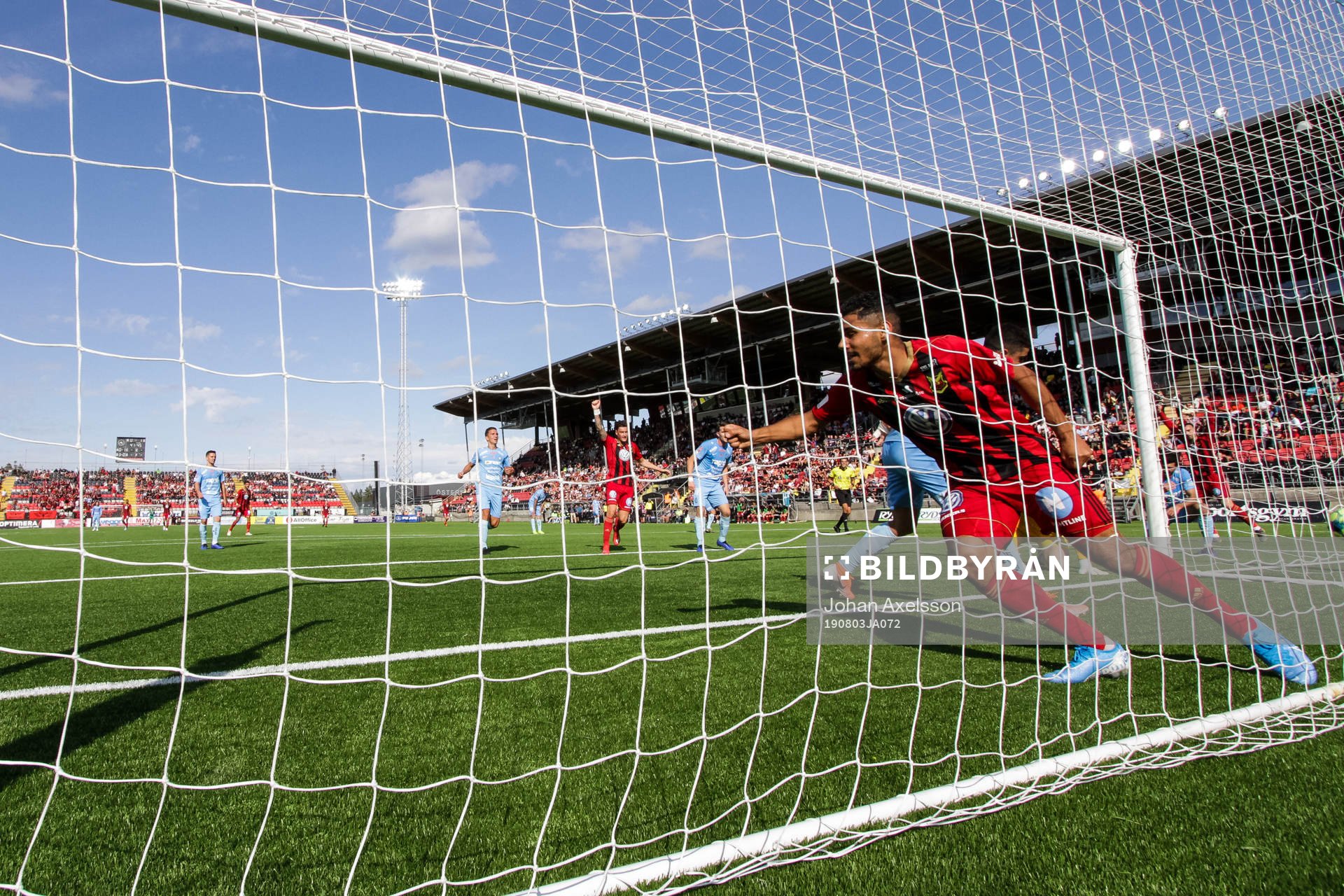 Östersunds Hosam Aiesh jublar
