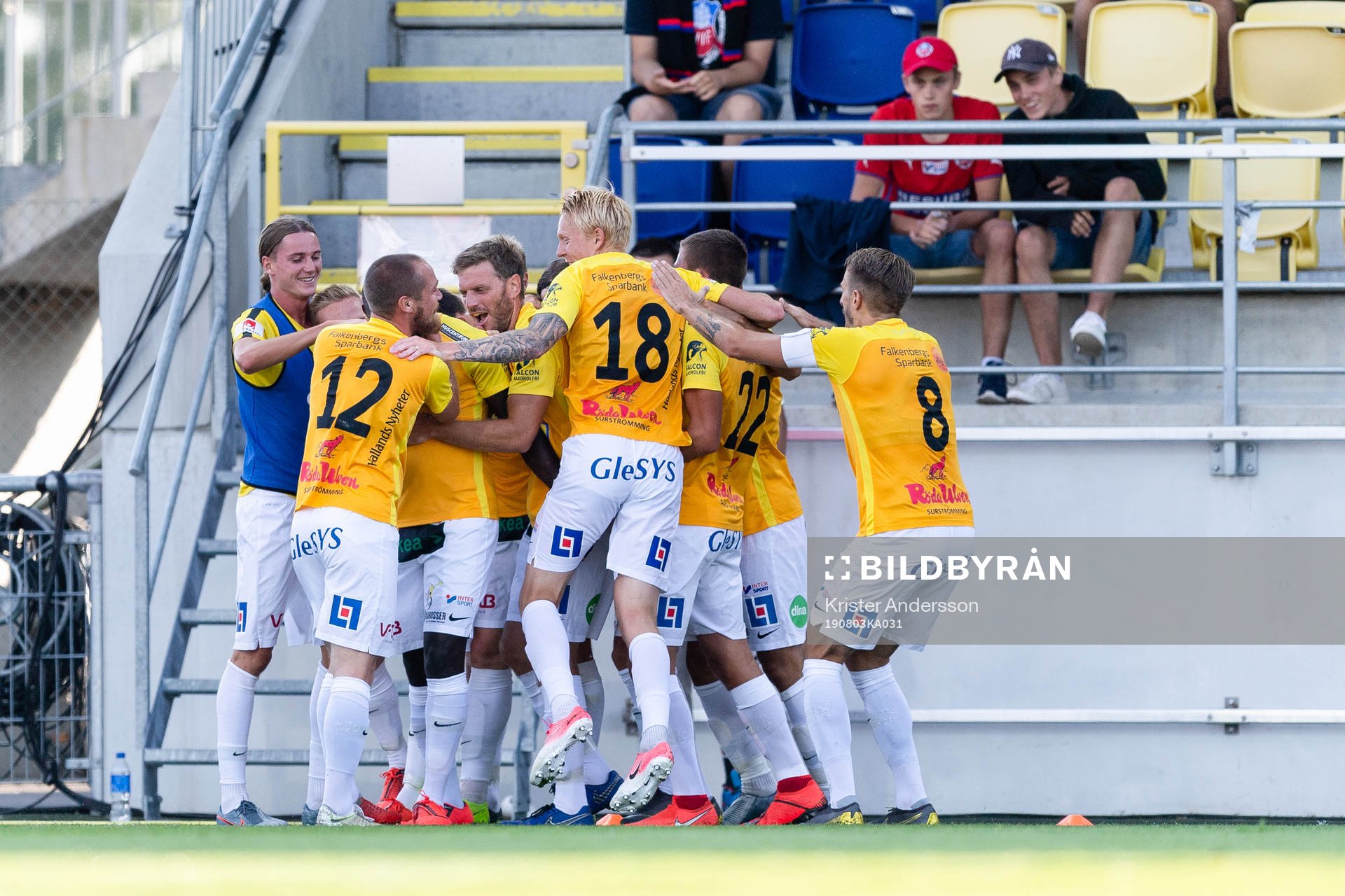 Falkenbergs spelare jublar