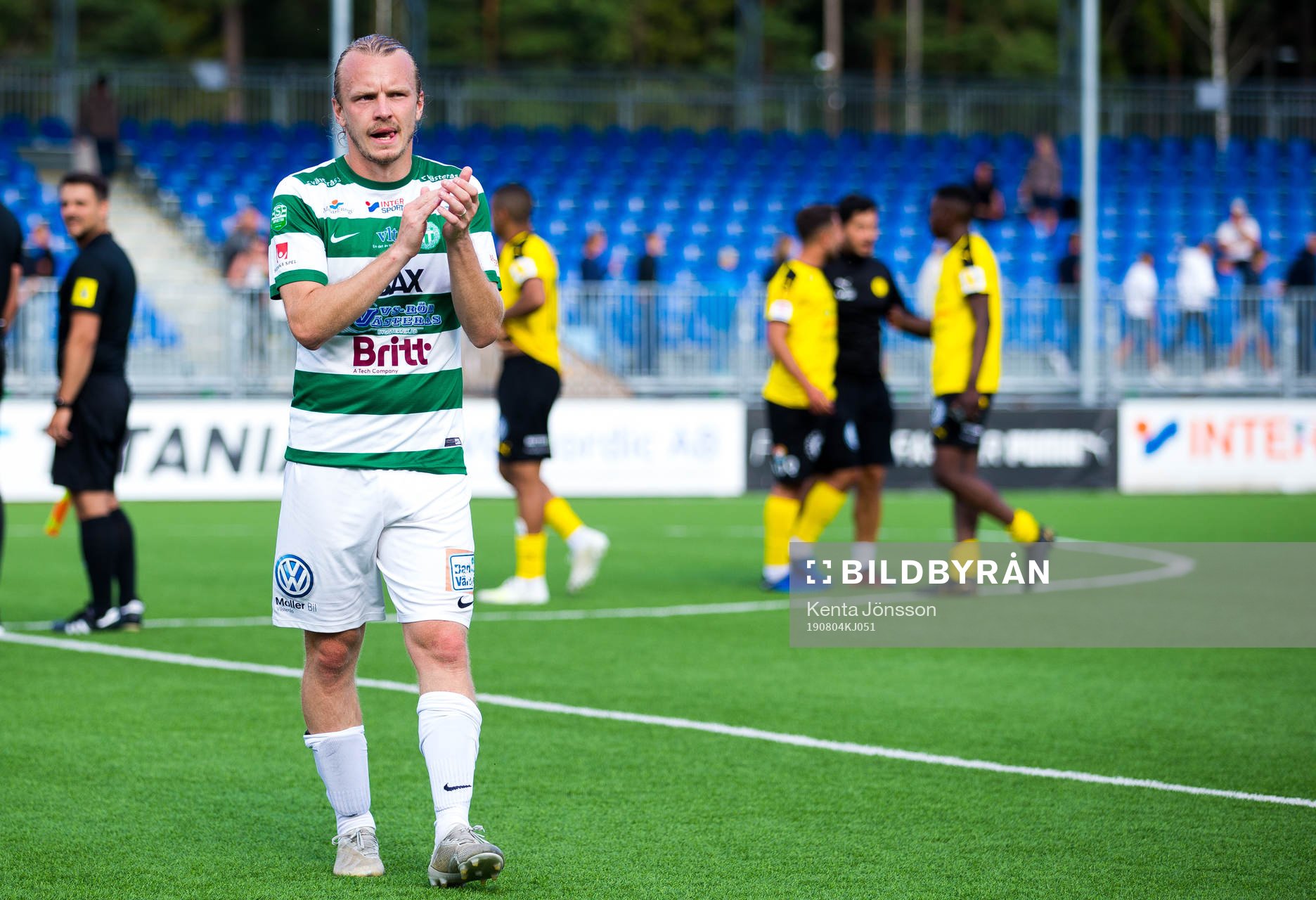 Västerås Jesper Florén  applåderar publiken efter fotbollsmatchen i Superettan mellan Frej och Västerås den 4 augusti 2019 i Stockholm. 