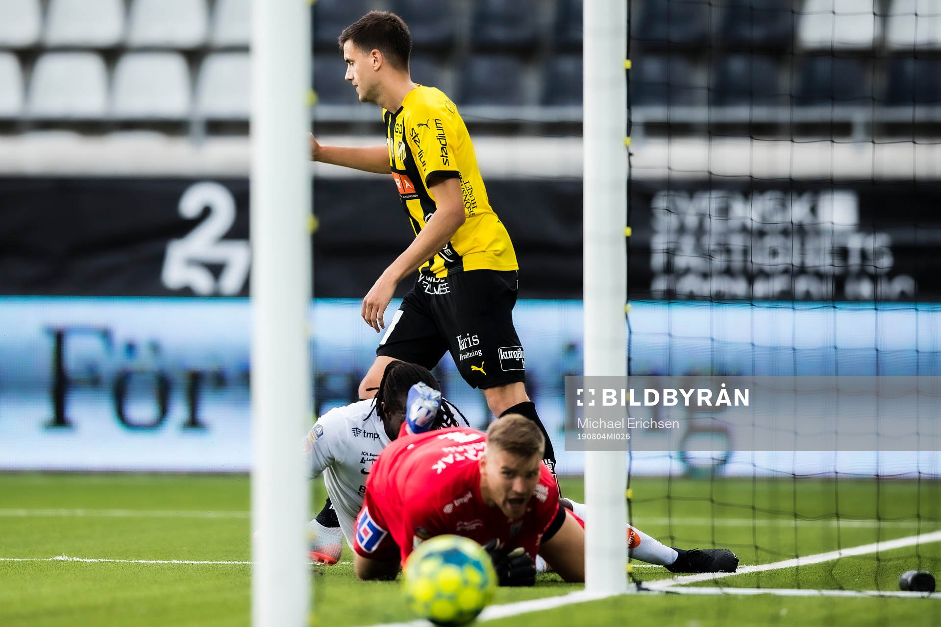Häckens Alexander Jeremejeff jublar