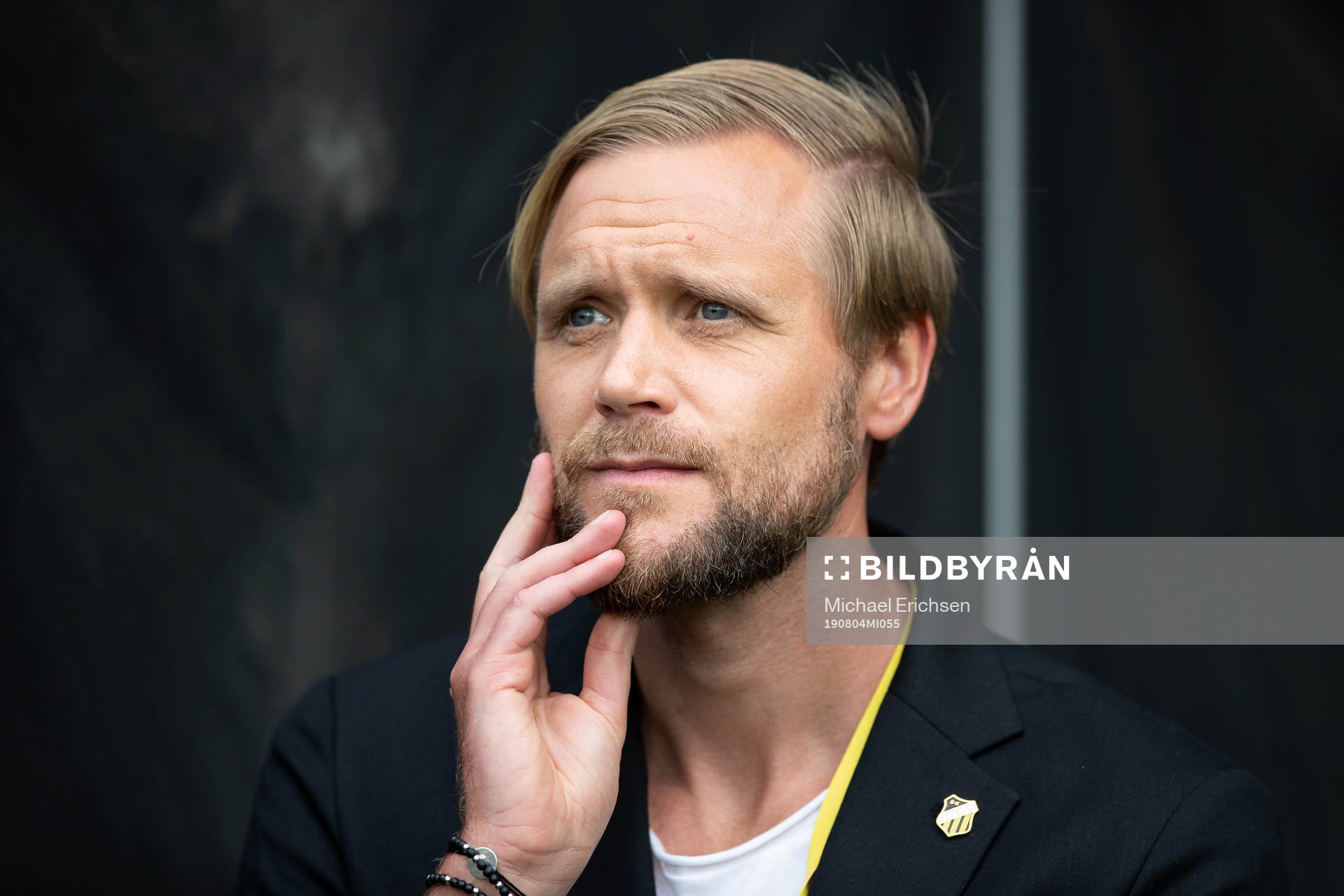 Häckens klubbchef Marcus Jodin innan fotbollsmatchen i