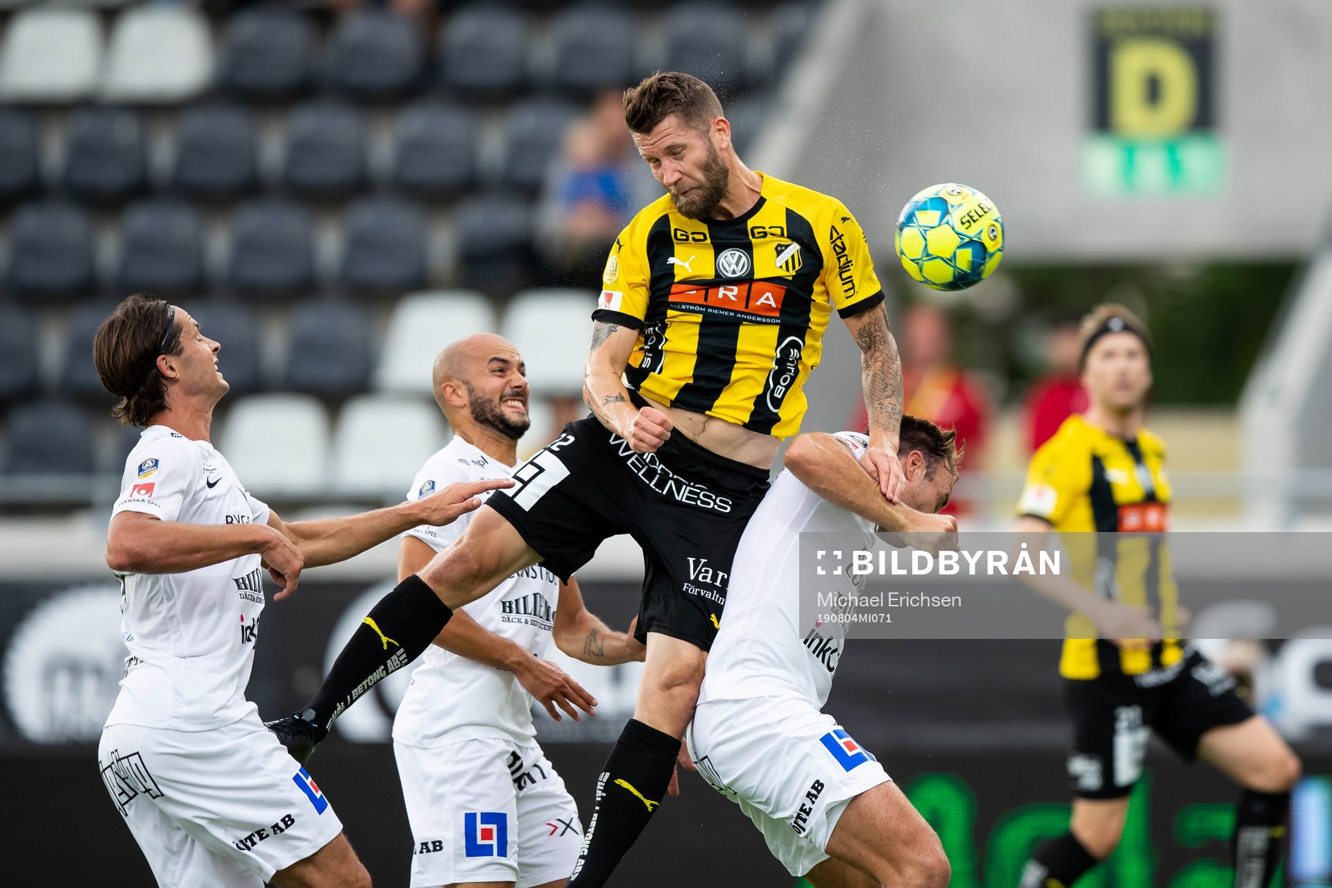 Häckens Joona Toivio vinner en nickduell mot Sirius Philip