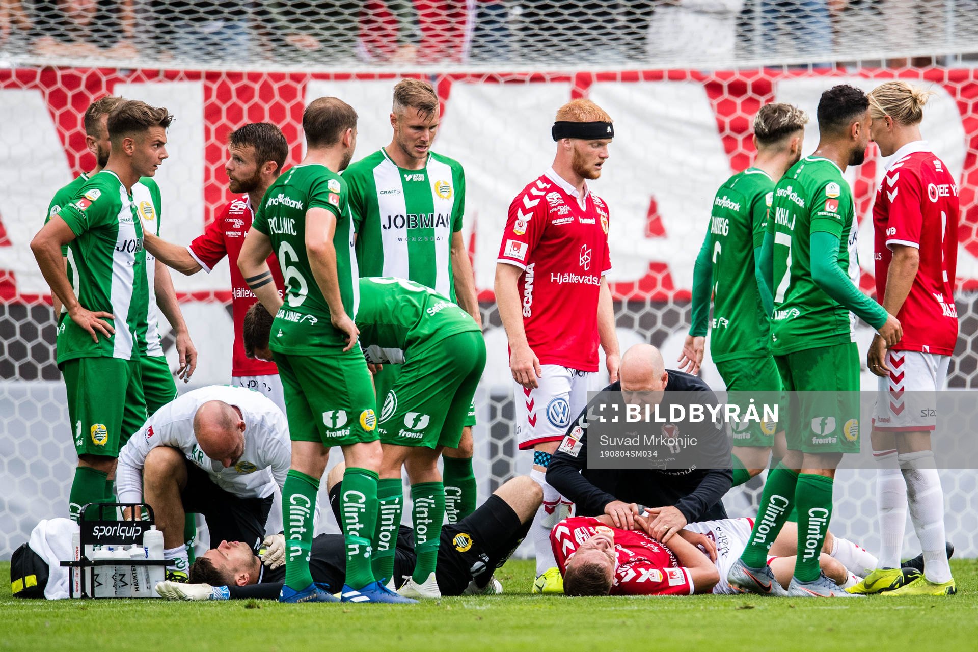 Kalmars Alexander Ahl Holmström och Hammarbys målvakt