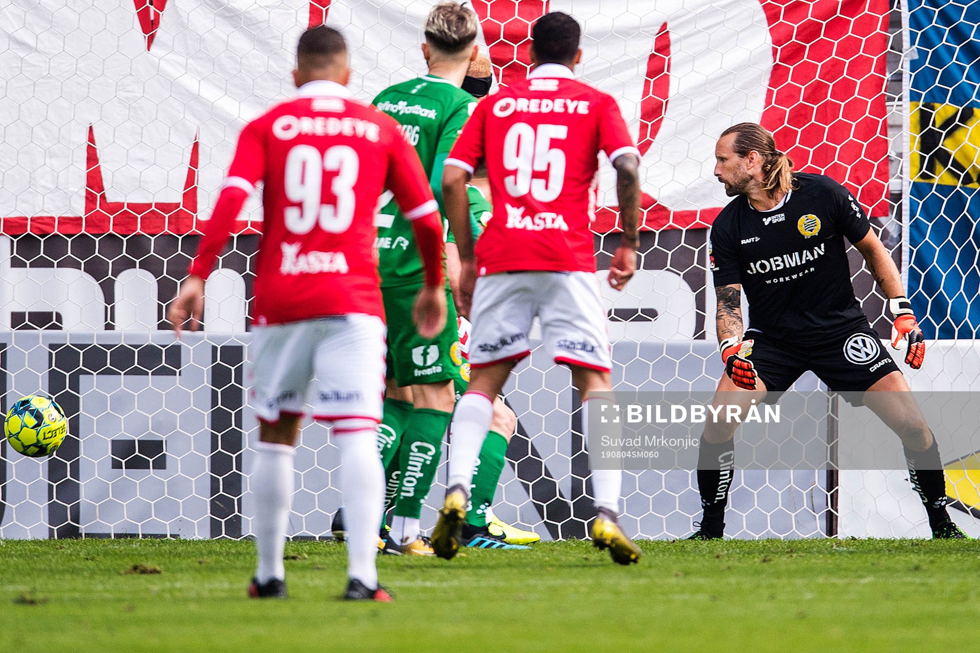 Hammarbys målvakt Johan Wiland deppar