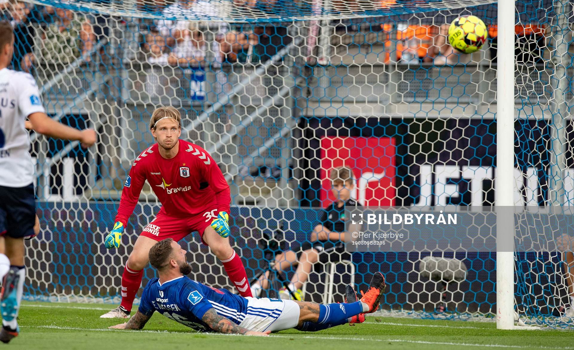 [DK=20190805: Emil Nielsen, Lyngby BK kaster sig frem i et