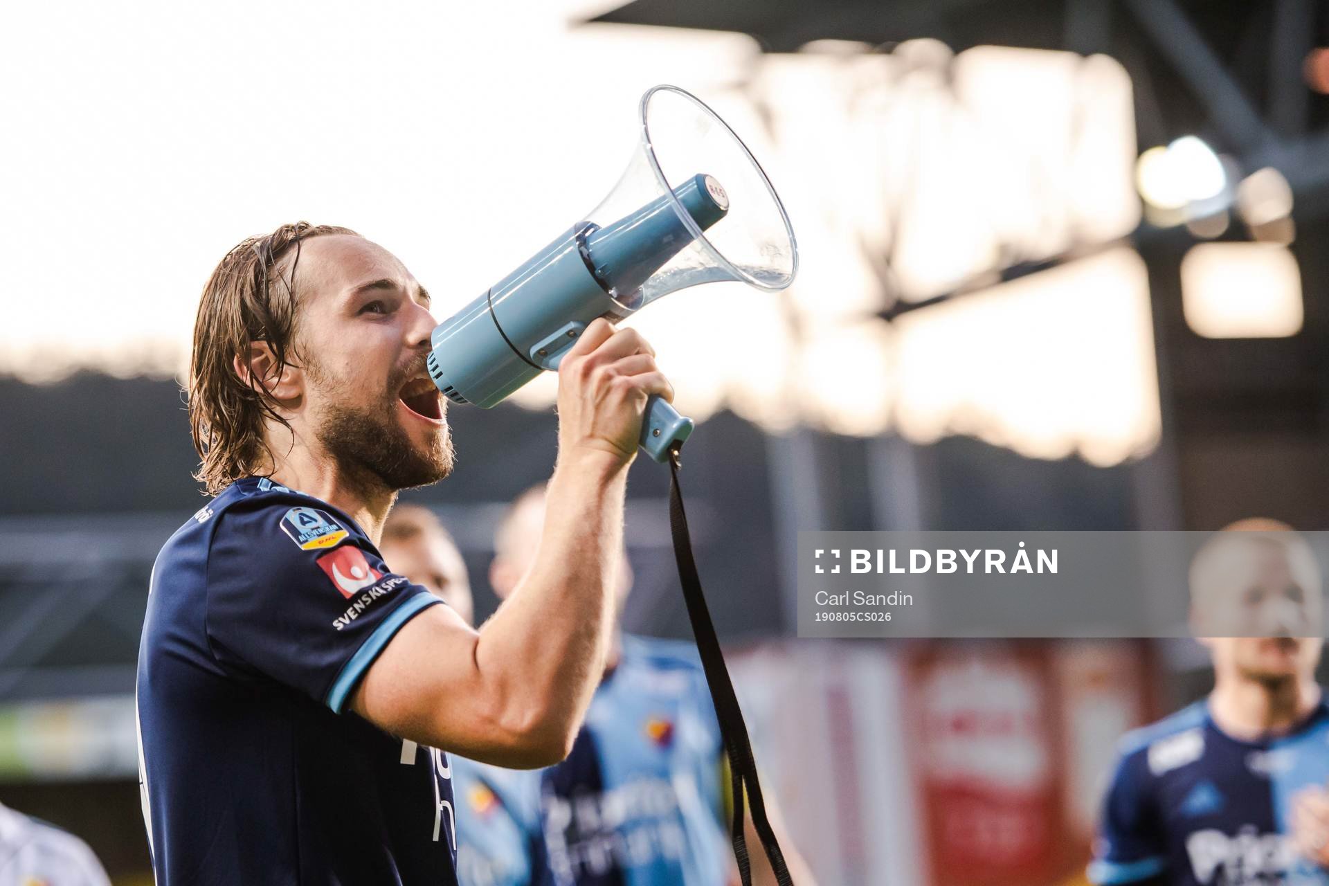 Djurgårdens Kevin Walker jublar mot supportrar