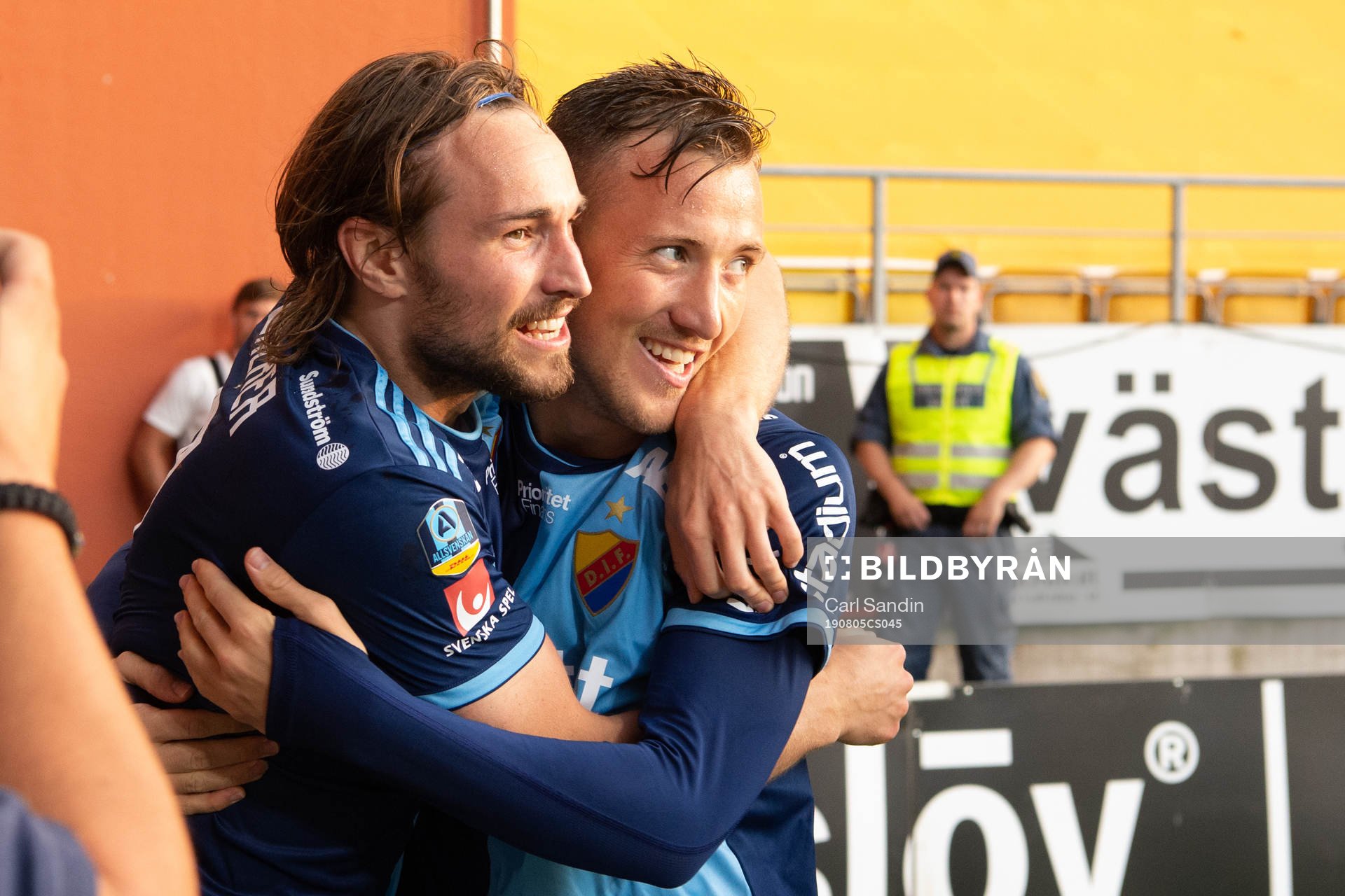 Djurgårdens Kevin Walker jublar efter 0-1 tillsammans med Fredrik Ulvestad under fotbollsmatchen i Allsvenskan mellan Elfsborg och Djurgården den 5 augusti 2019 i Borås.
