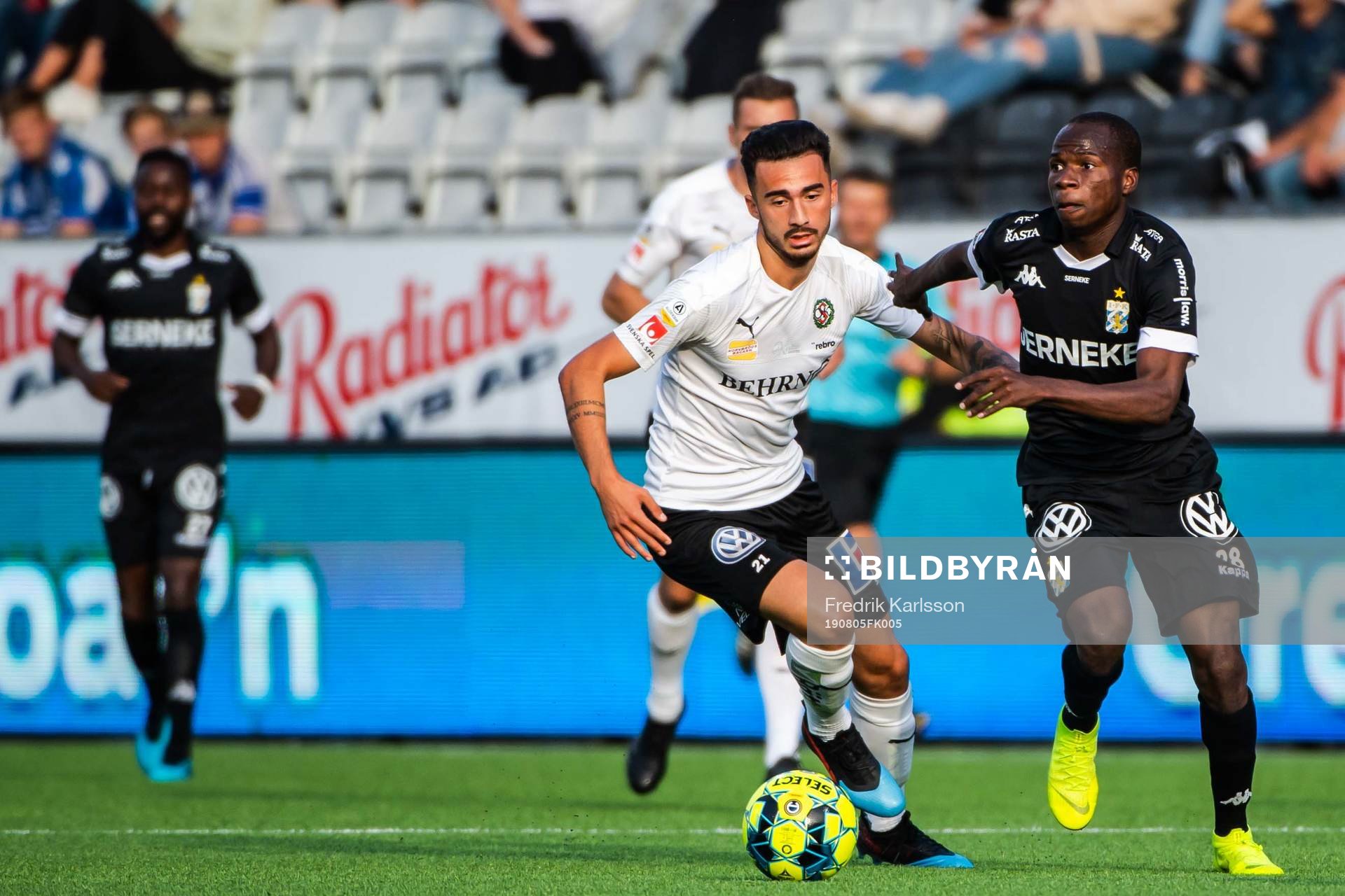 Örebros Simon Amin och IFK Göteborgs Alhassan Yusuf