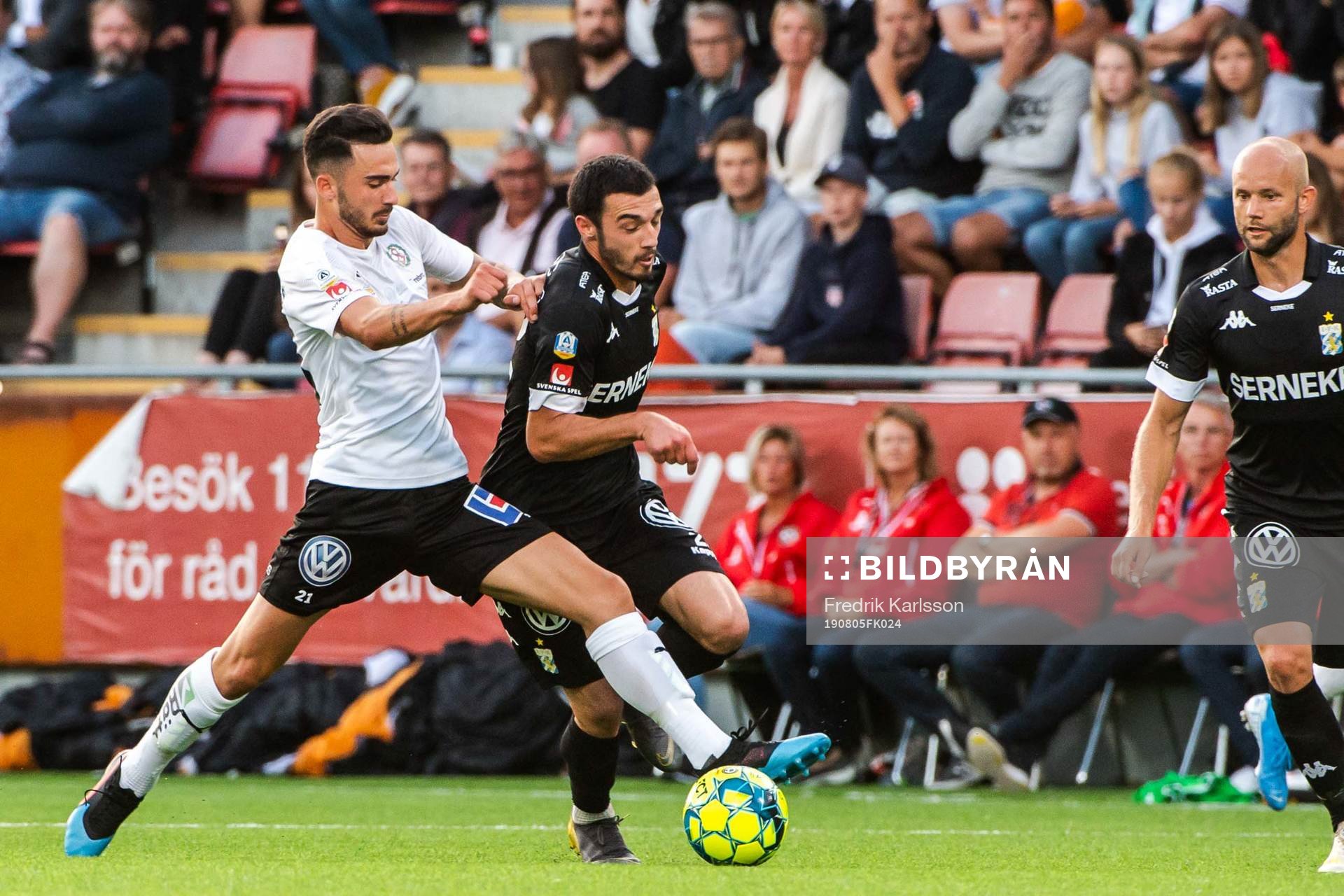 Örebros Simon Amin och IFK Göteborgs Giorgi Kharaishvili