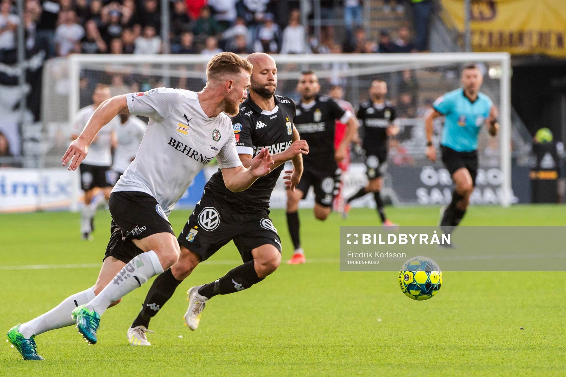 Örebros Michael Almebäck och IFK Göteborgs Robin Söder