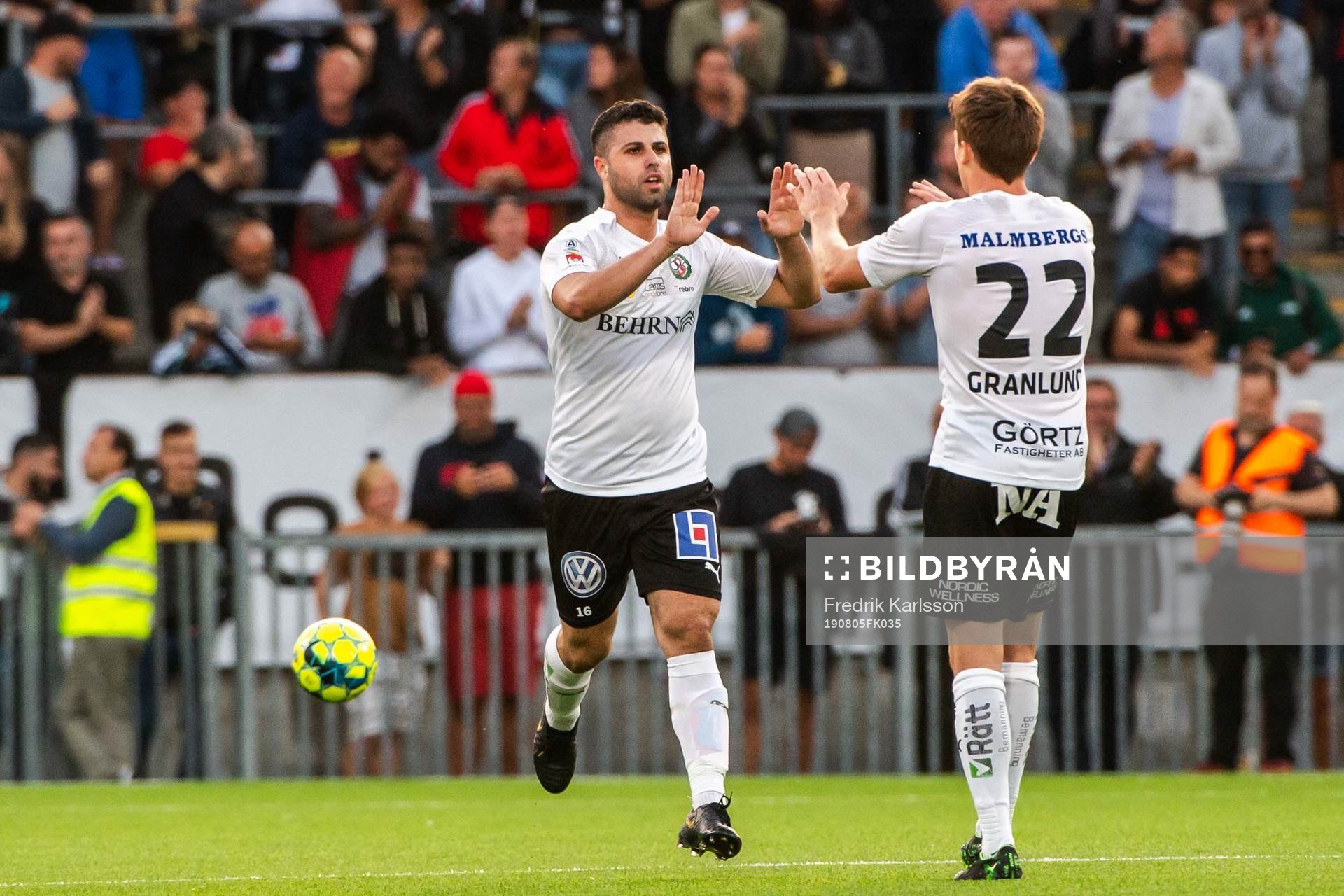 Örebros Yaser Kasım och Albin Granlund jublar